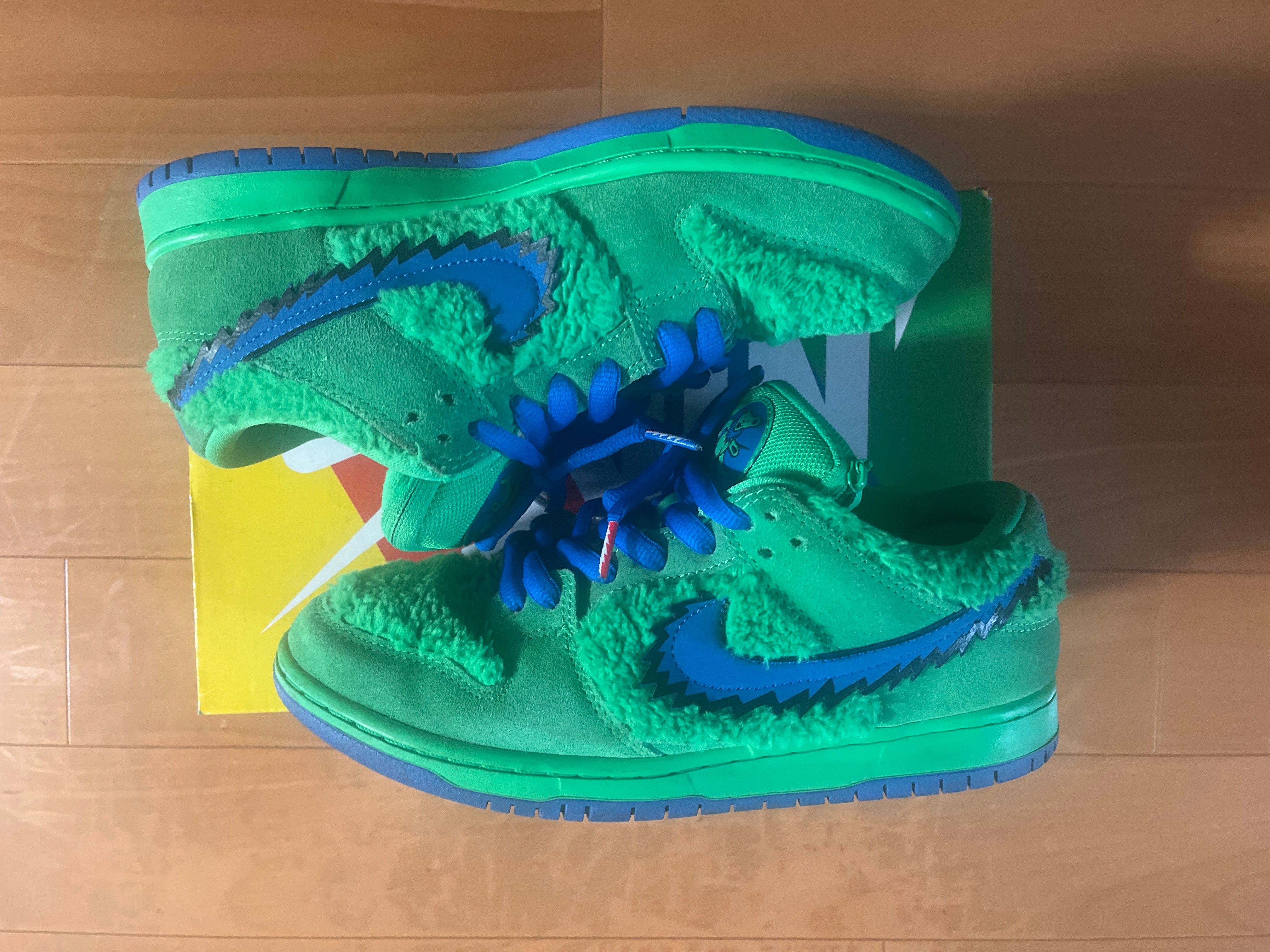 Grateful Dead × Nike SB Dunk Low "Green Bear"