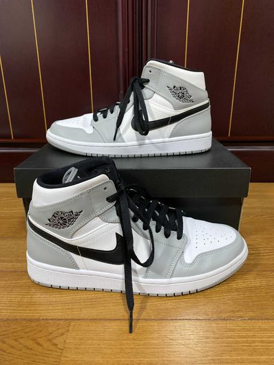 Nike Air Jordan 1 Mid "Light Smoke Grey/White/Black"