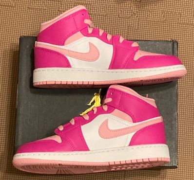 Nike GS Air Jordan 1 Mid "Medium Soft Pink"