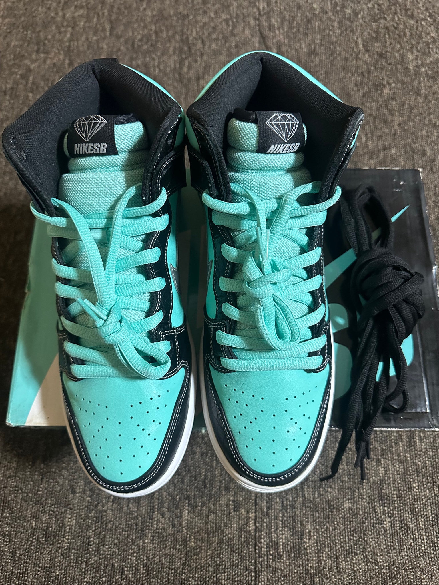 Diamond Supply × Nike SB Dunk High "Tiffany"