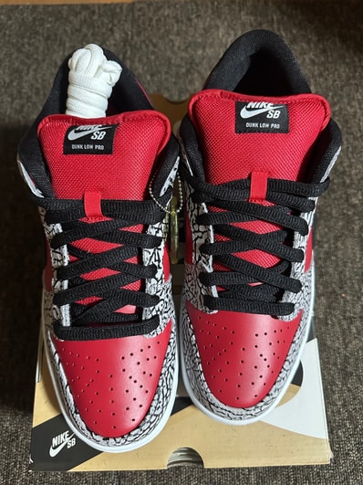 Supreme × Nike SB Dunk Low "Red Cement"(2012)