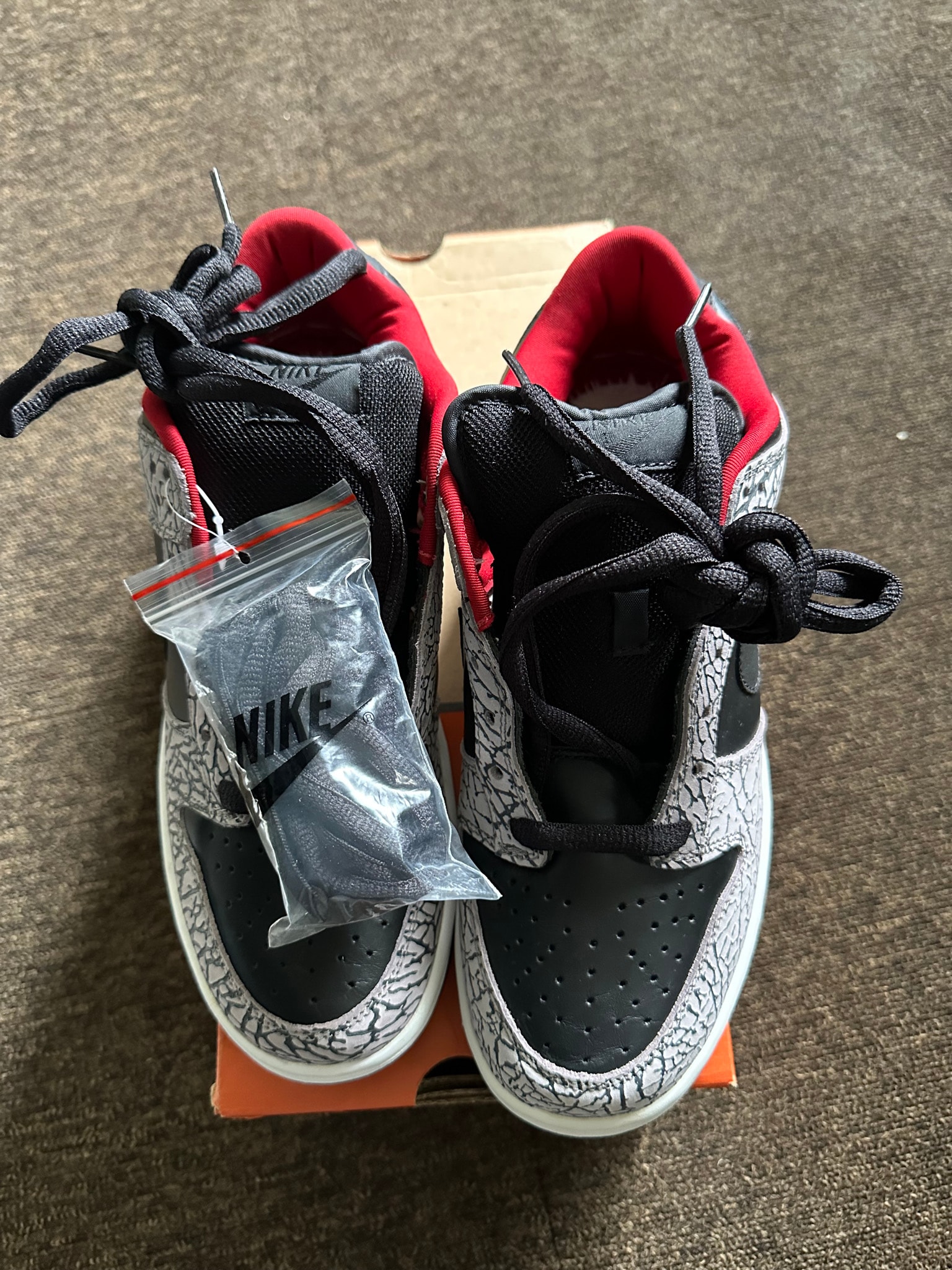 Supreme × Nike SB Dunk Low "Black Cement/Safari" (2002)