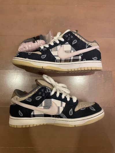 Travis Scott × Nike SB Dunk Low "Black/Parachute Beige"