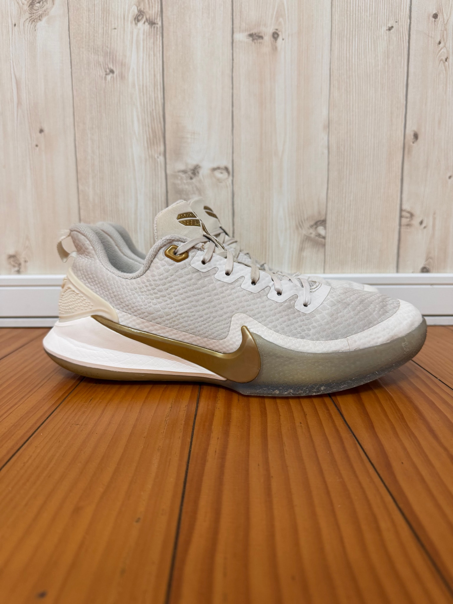 Nike Mamba Focus "Metallic Gold"