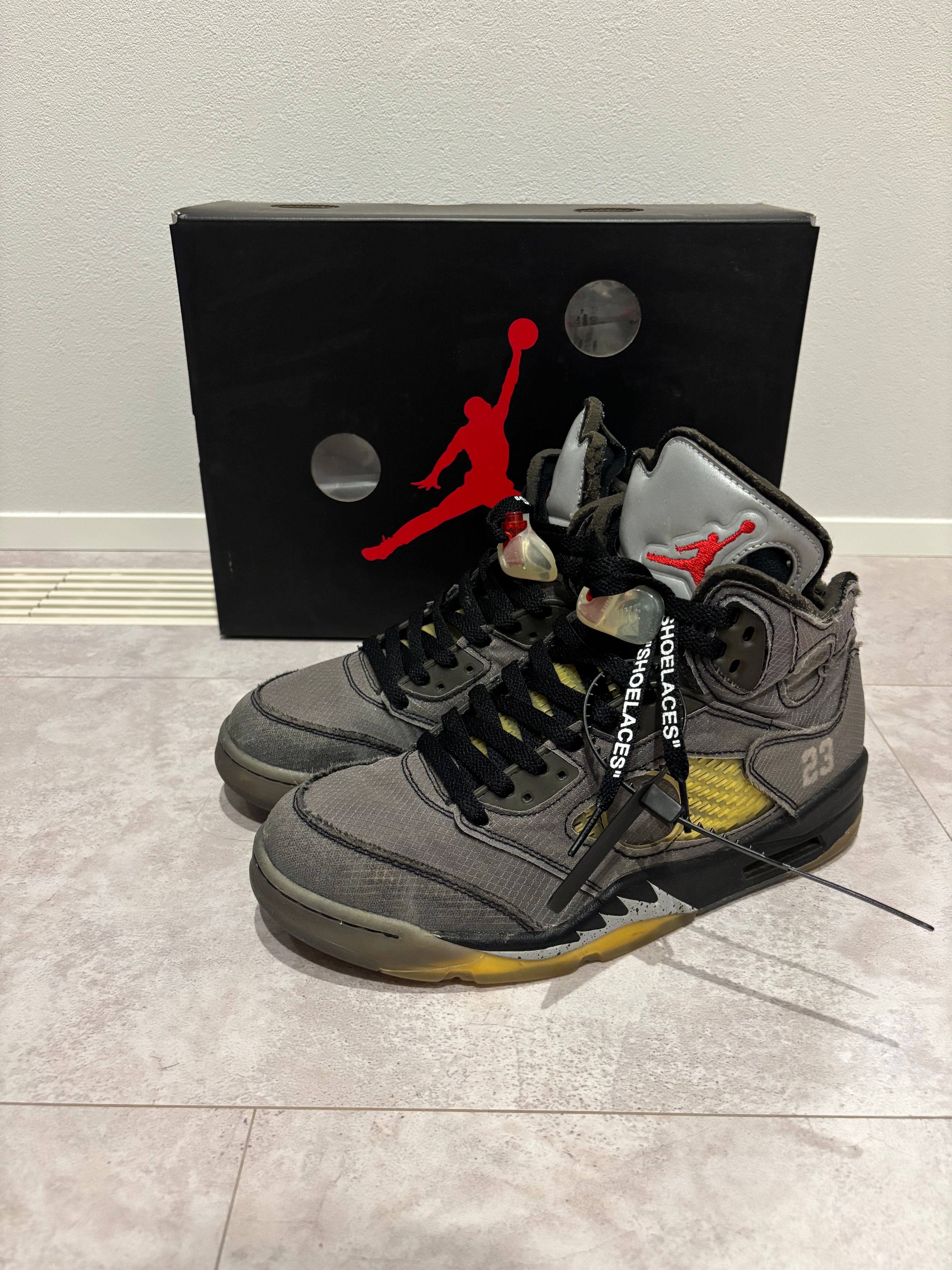 Off-White × Nike Air Jordan 5 "Black/Muslin/Fire Red"