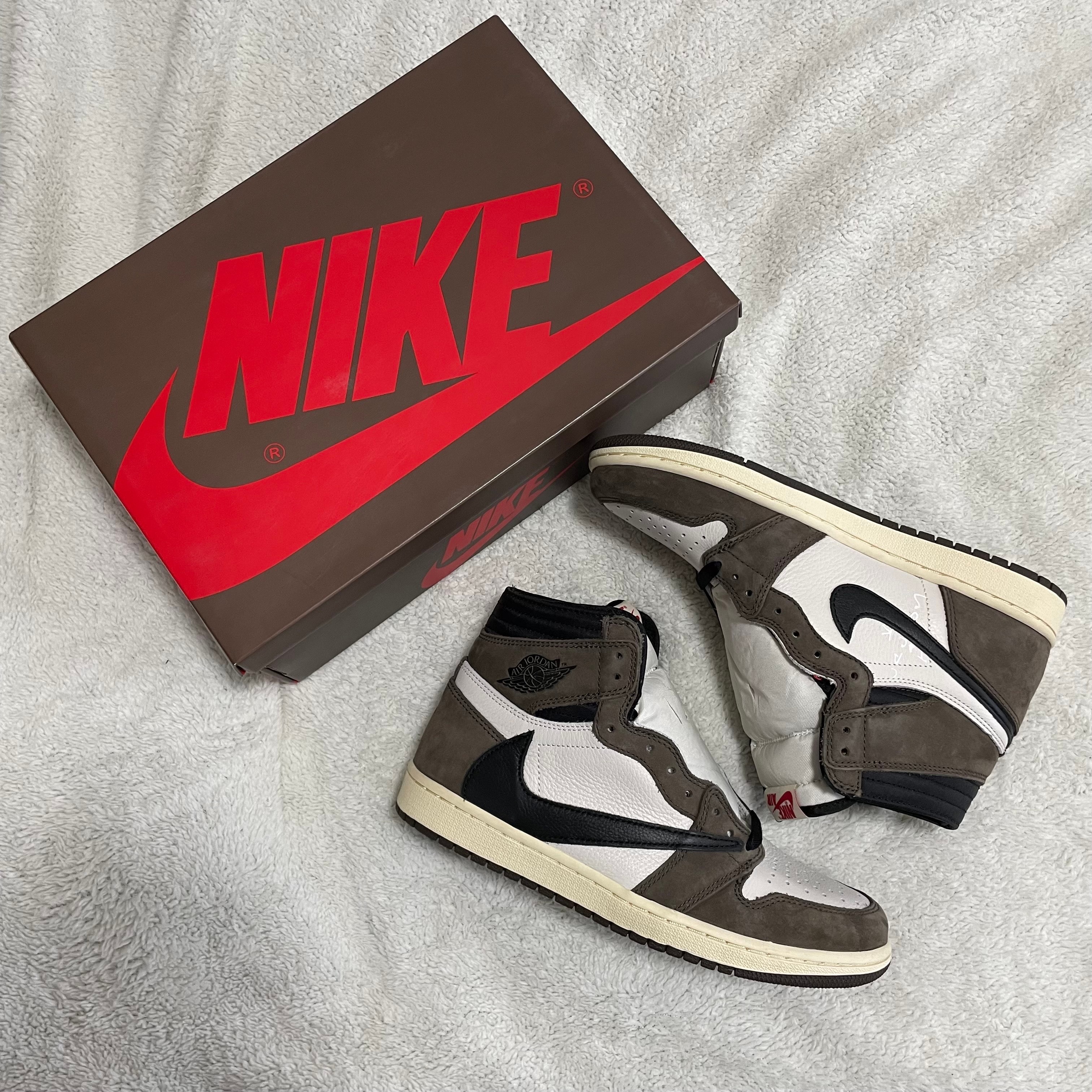 トラヴィススコット × ナイキ エアジョーダン1 レトロ ハイ OG TS SP