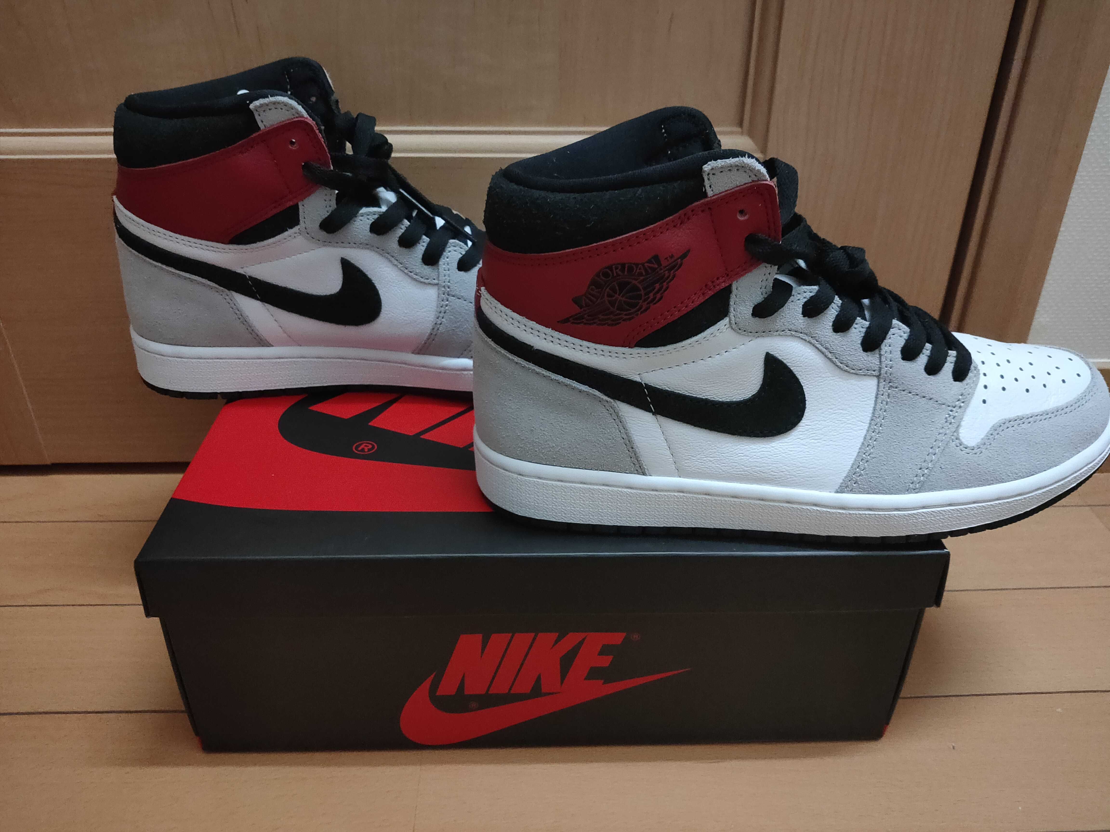 Nike Air Jordan 1 High OG "White/Black/Light Smoke Grey"