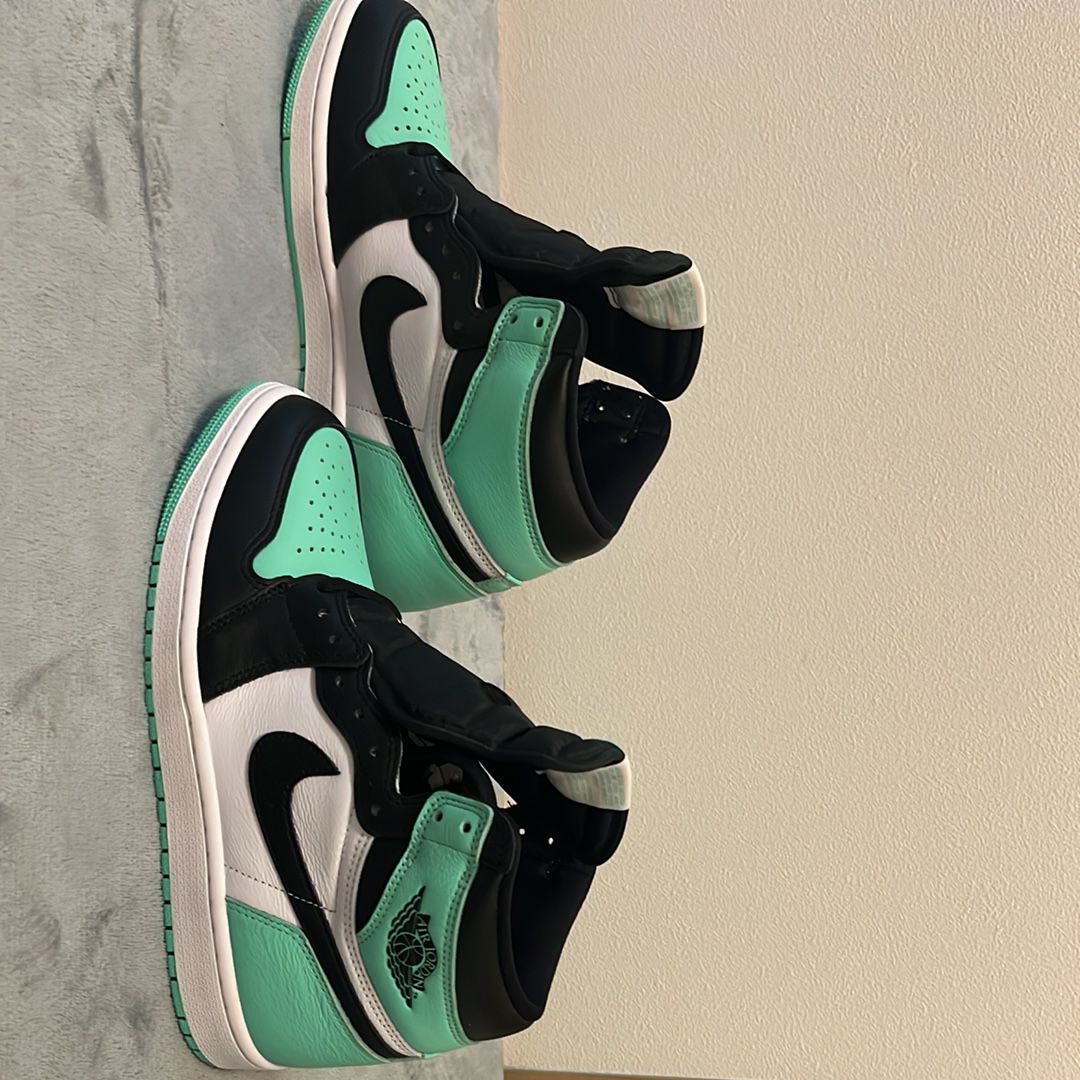 Nike Air Jordan 1 High OG "Green Glow"