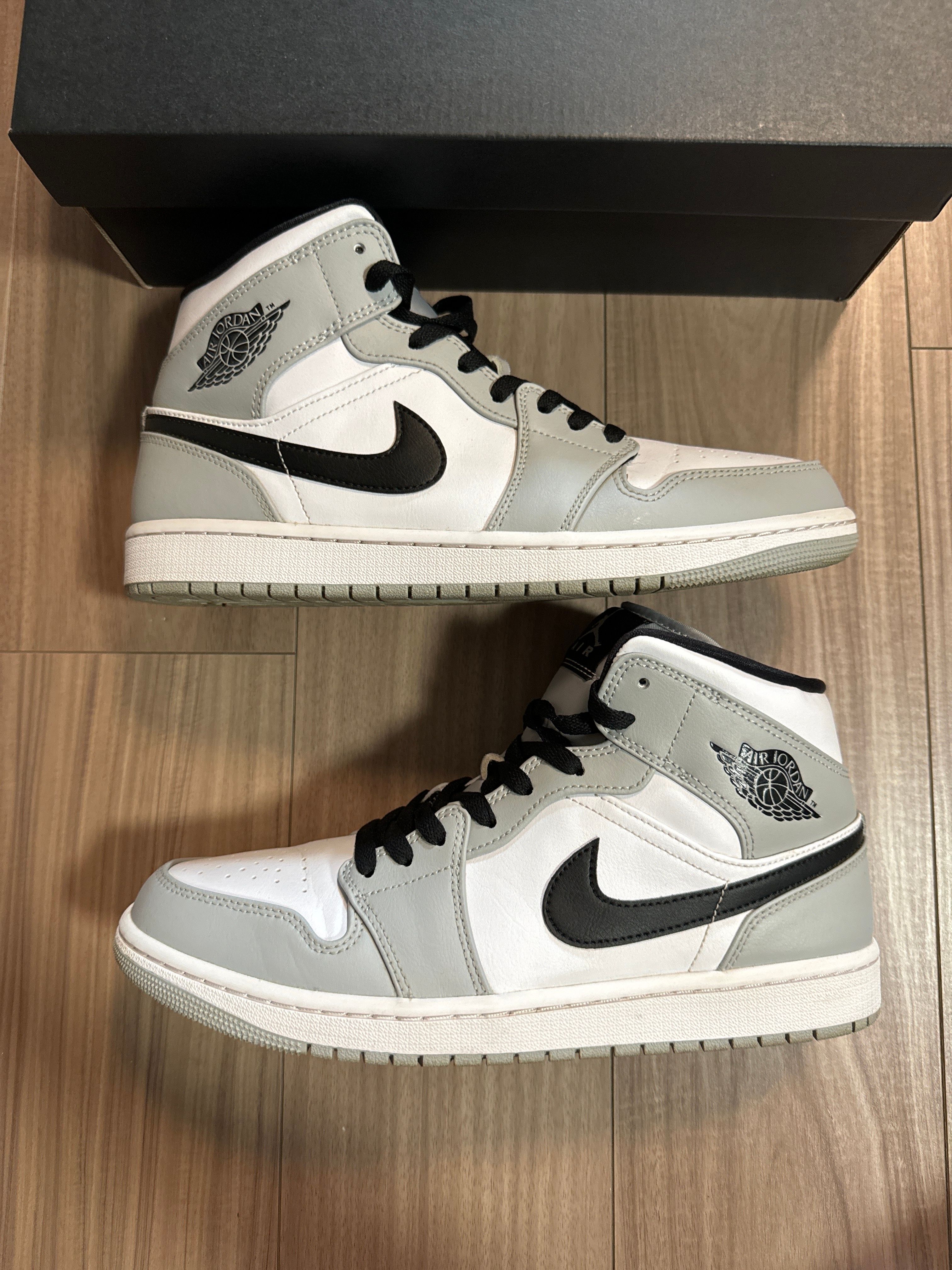 Nike Air Jordan 1 Mid "Light Smoke Grey/White/Black"