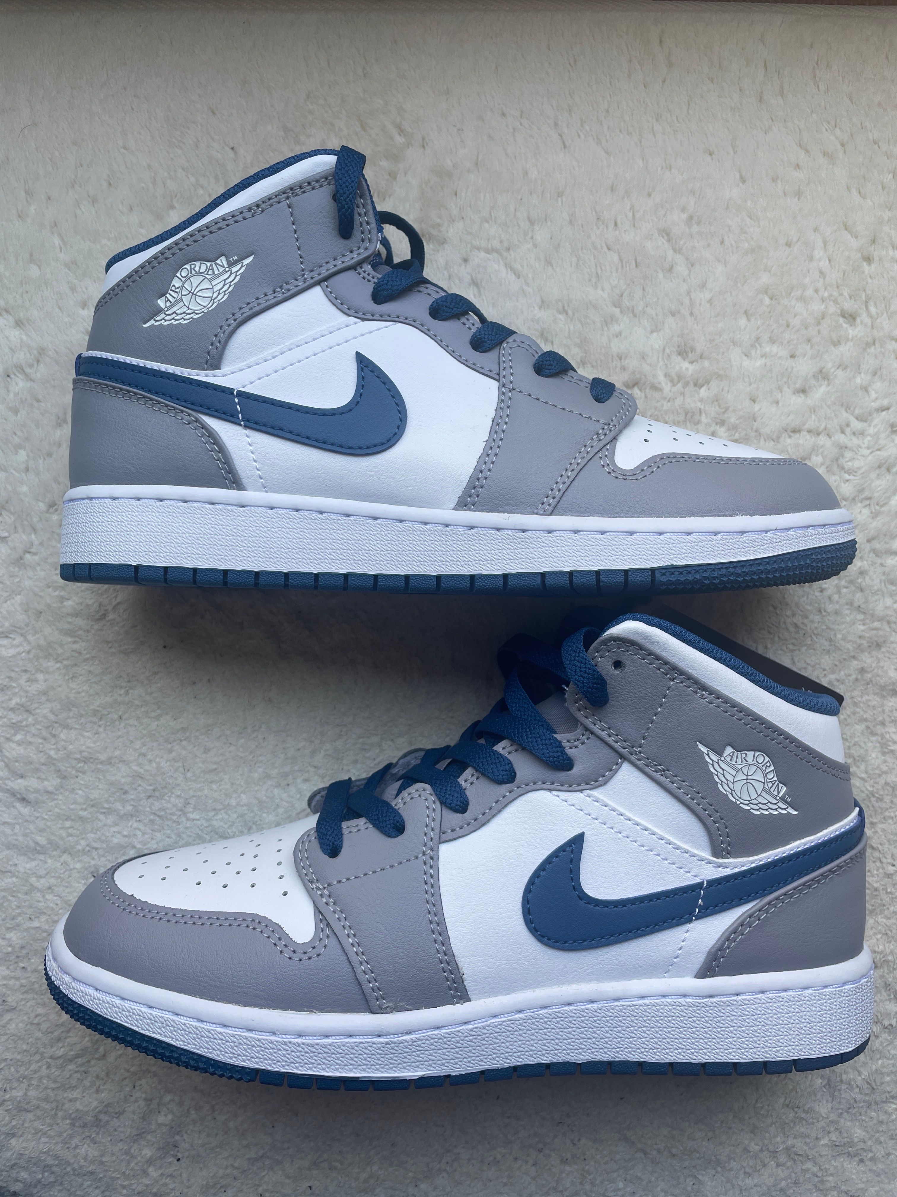 Nike GS Air Jordan 1 Mid "True Blue"