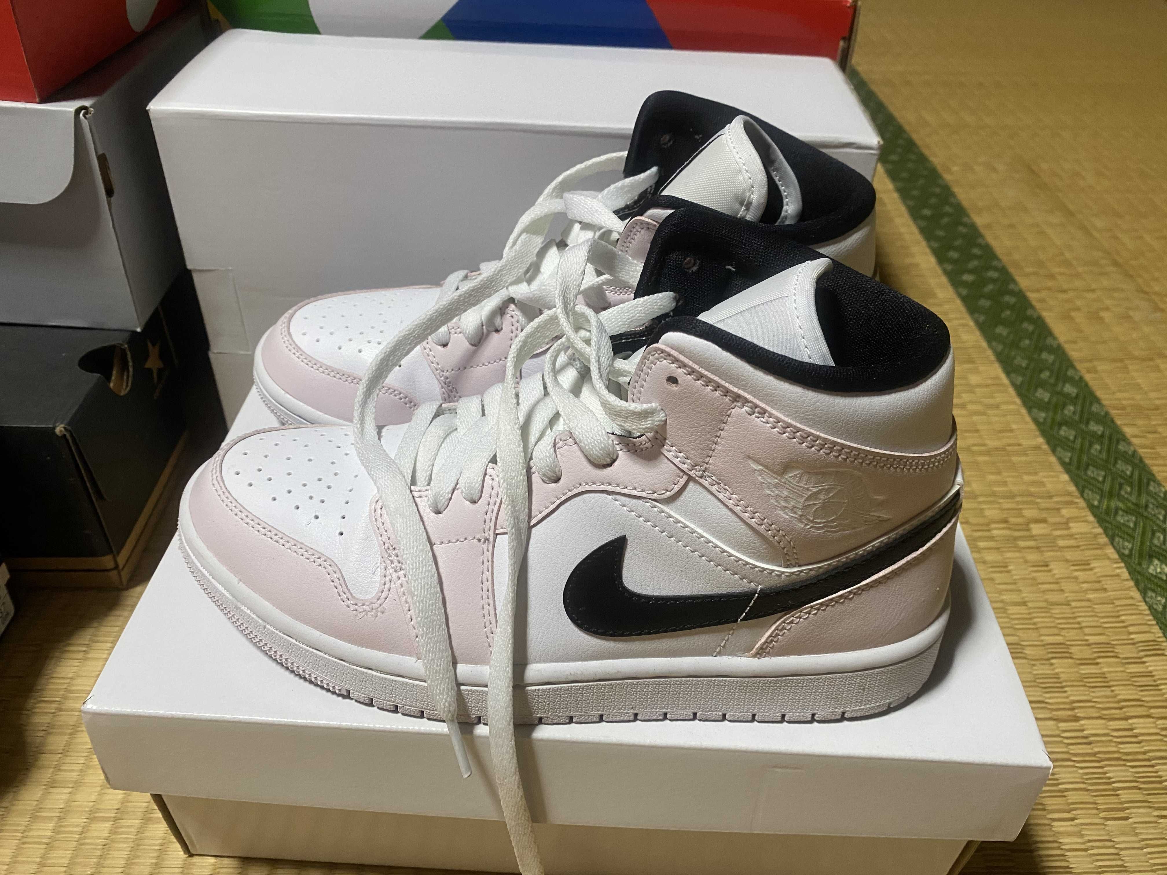 Nike Women's Air Jordan 1 Mid "Light Violet/White/Black"