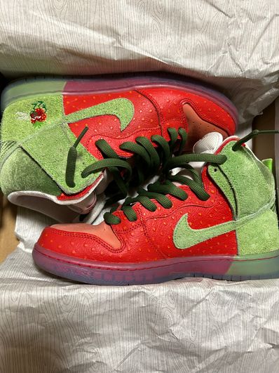 Nike SB Dunk High "Strawberry Cough"