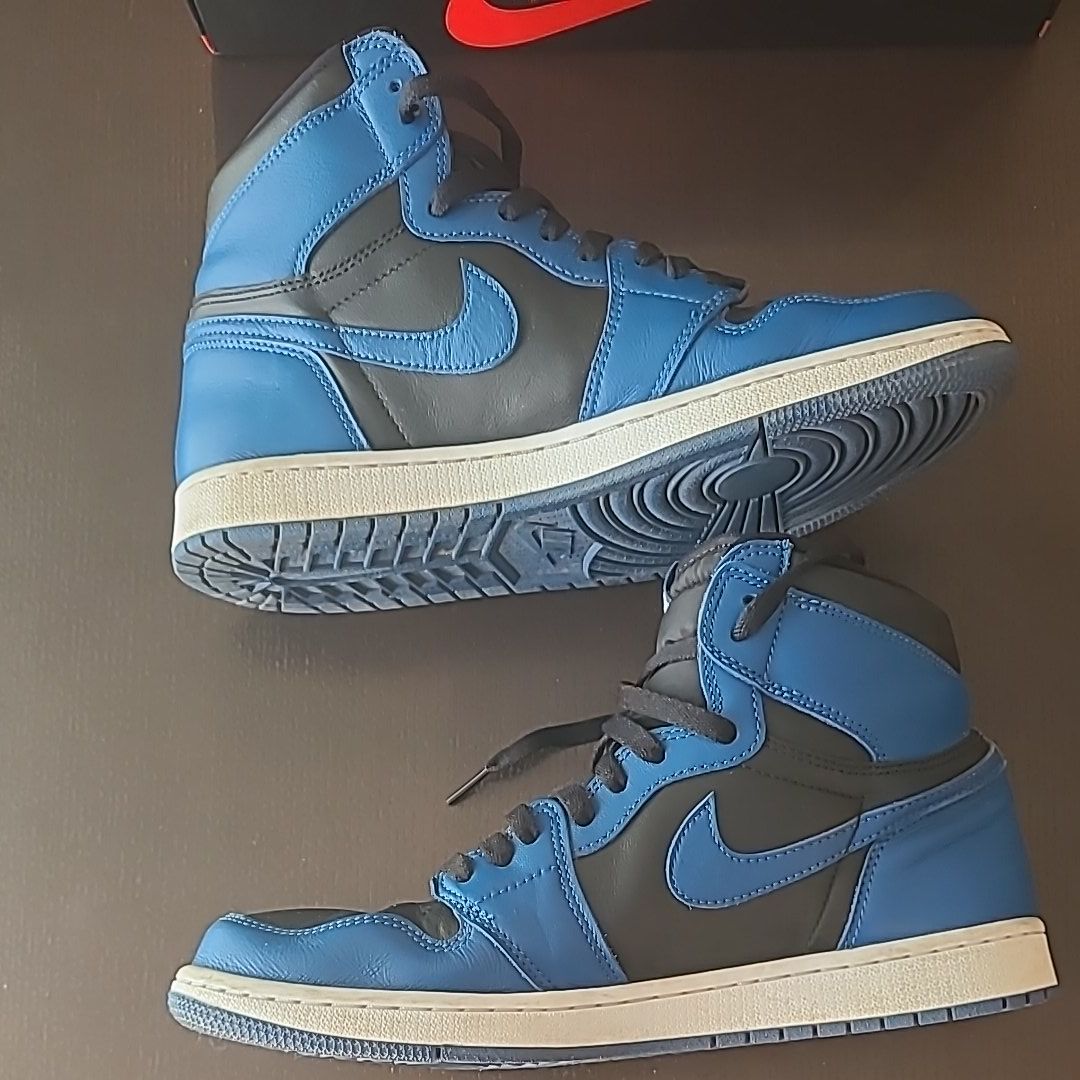 Nike Air Jordan 1 Retro High OG "Dark Marina Blue"