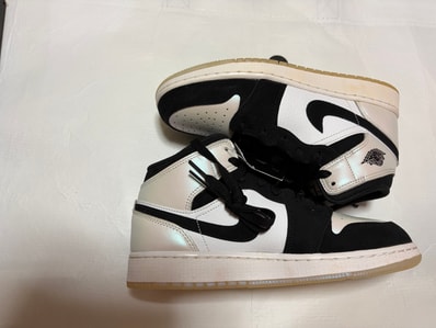 Nike GS Air Jordan 1 Mid "Omega/Black/White"