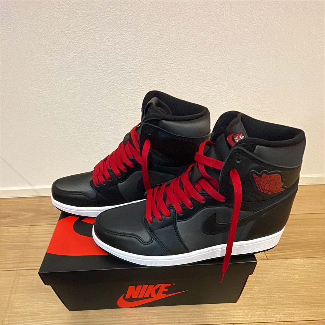 Nike Air Jordan 1 Retro High OG "Black/Metallic Silver/Gym Red"