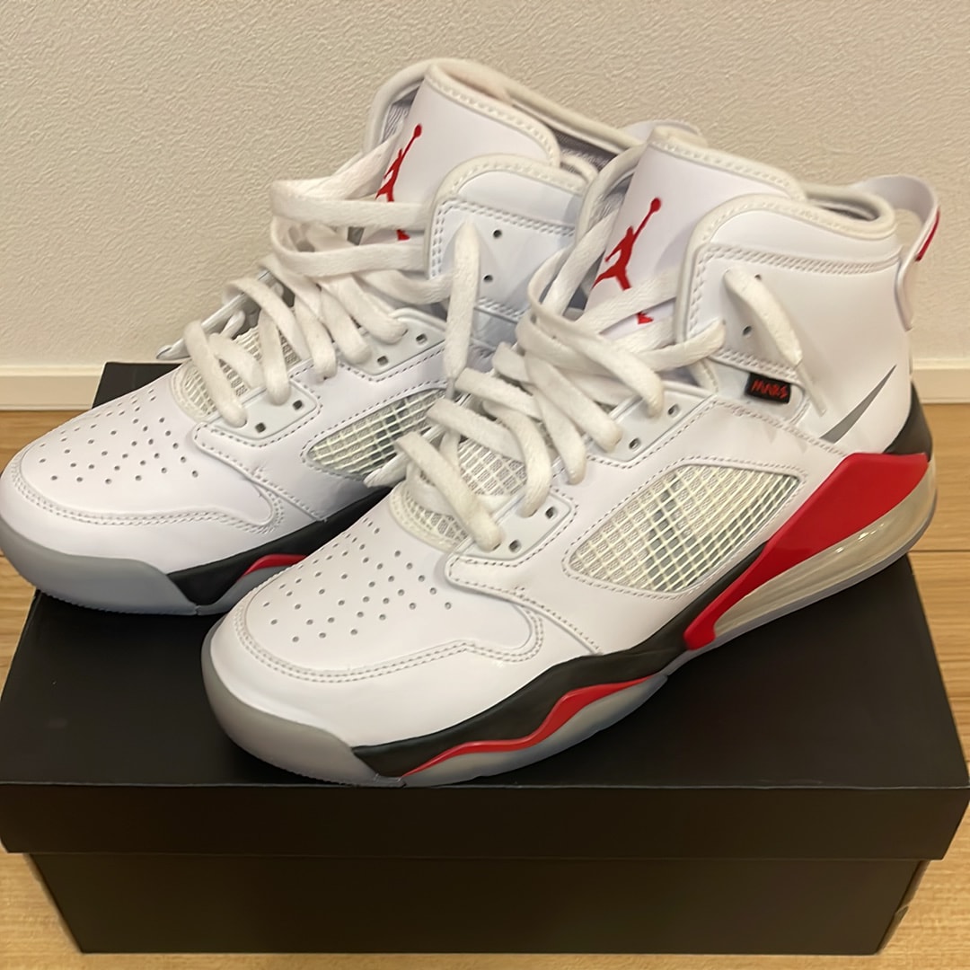 ナイキ ジョーダン マーズ 270 "ホワイト/ファイヤーレッド"