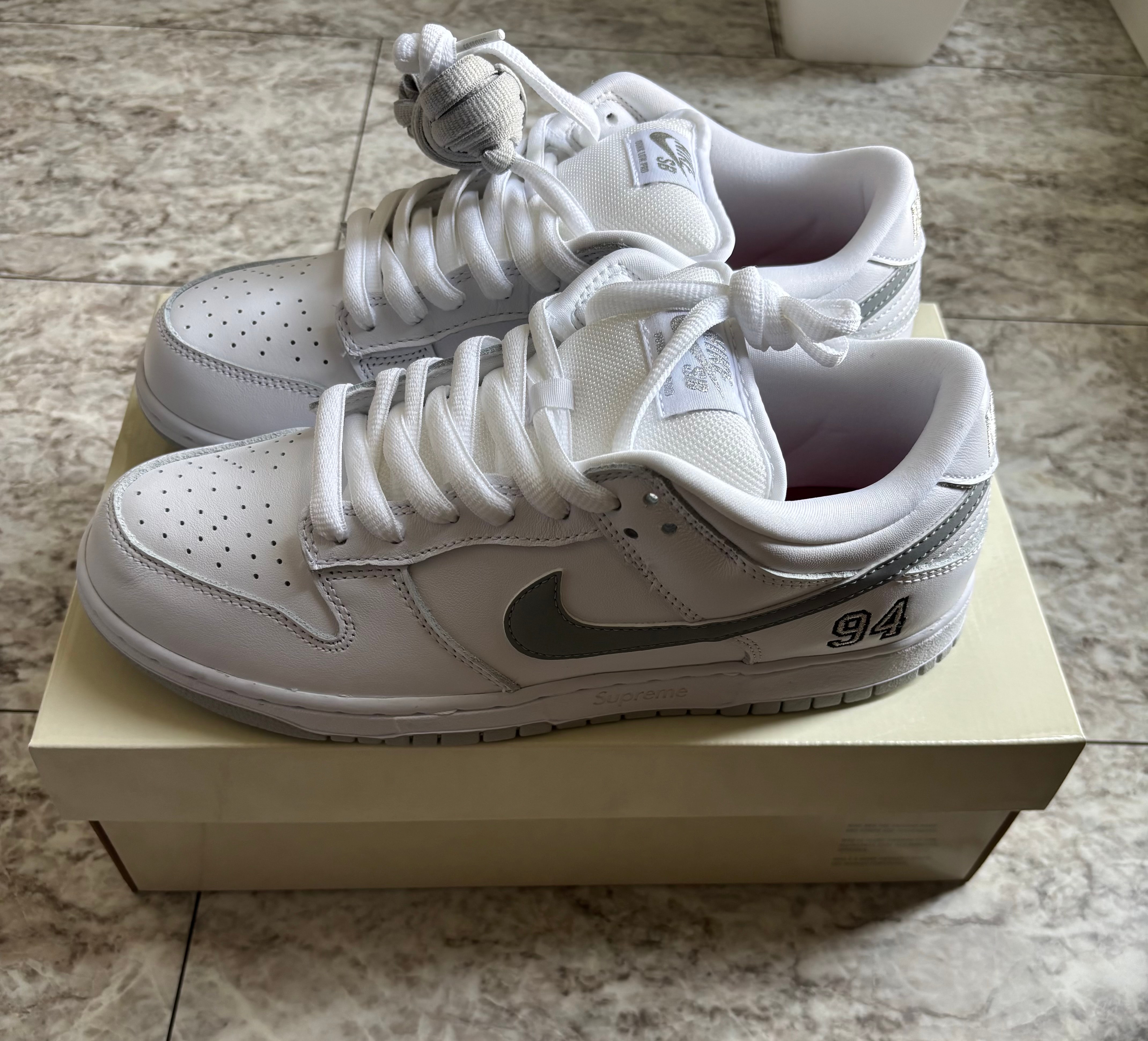 Supreme × Nike SB Dunk Low "White/Metallic Silver" (25FW Week2)