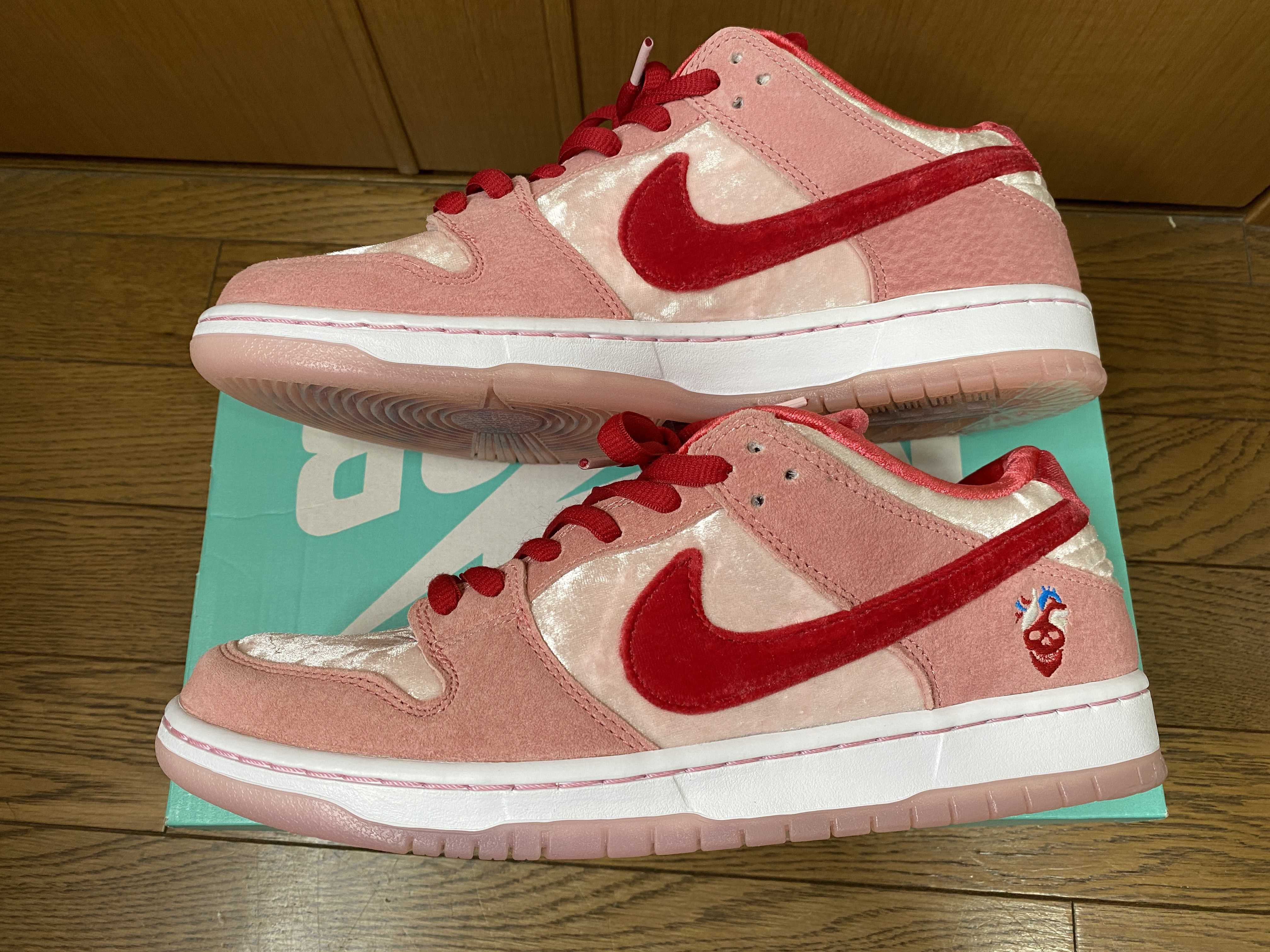 Strangelove × Nike SB Dunk Low "Valentine’s Day"