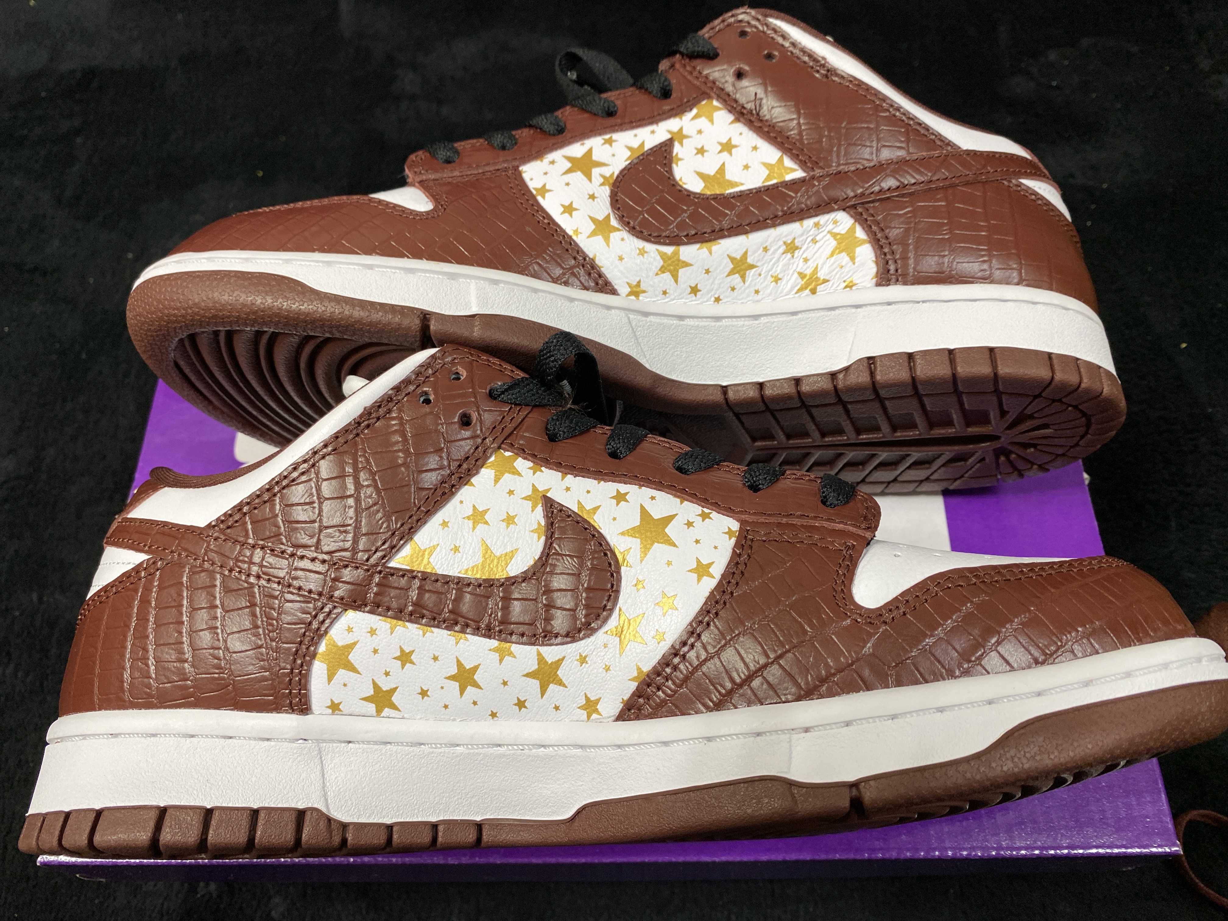 Supreme × Nike SB Dunk Low OG QS Gold Stars "White/Barkroot Brown"