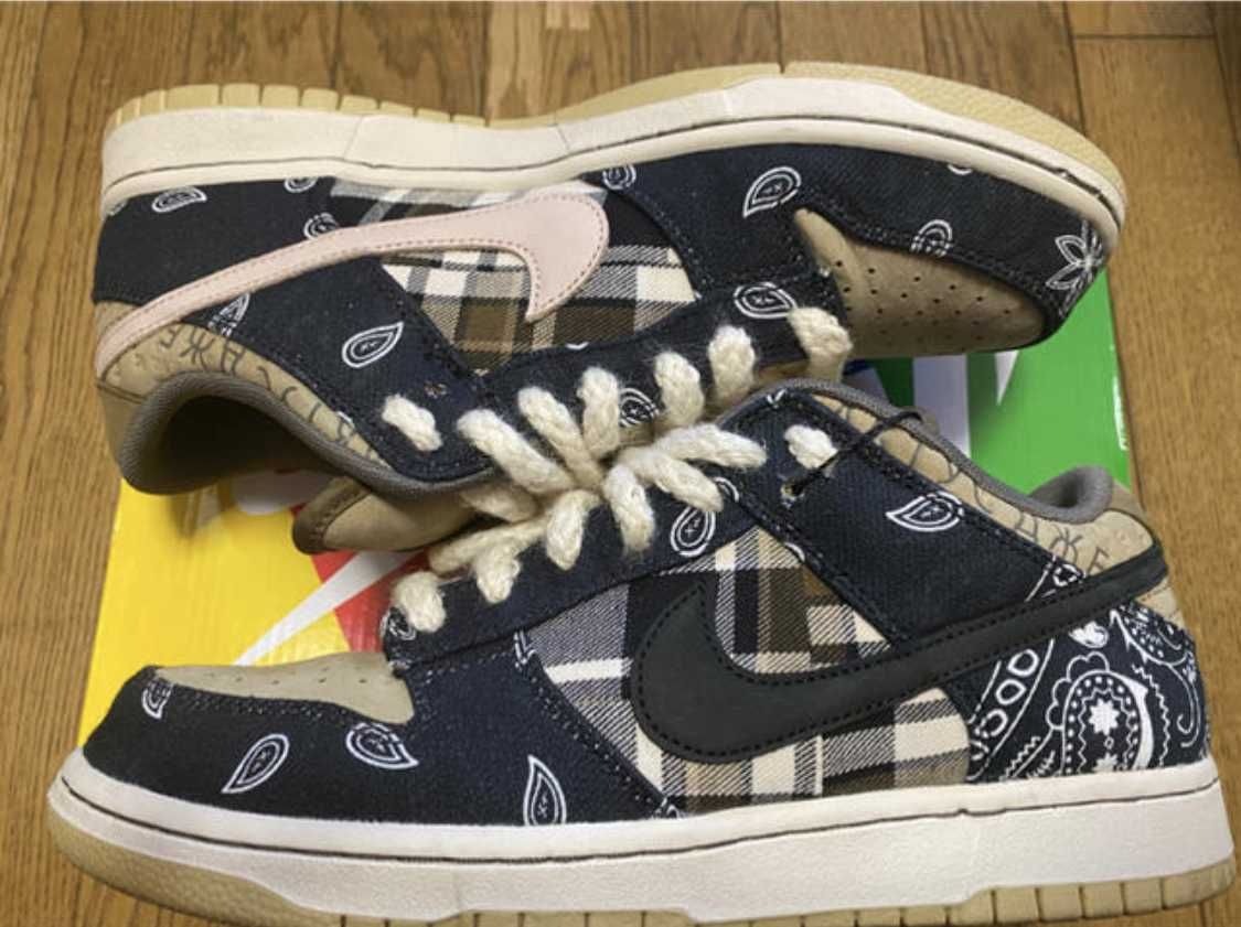 Travis Scott × Nike SB Dunk Low "Black/Parachute Beige"