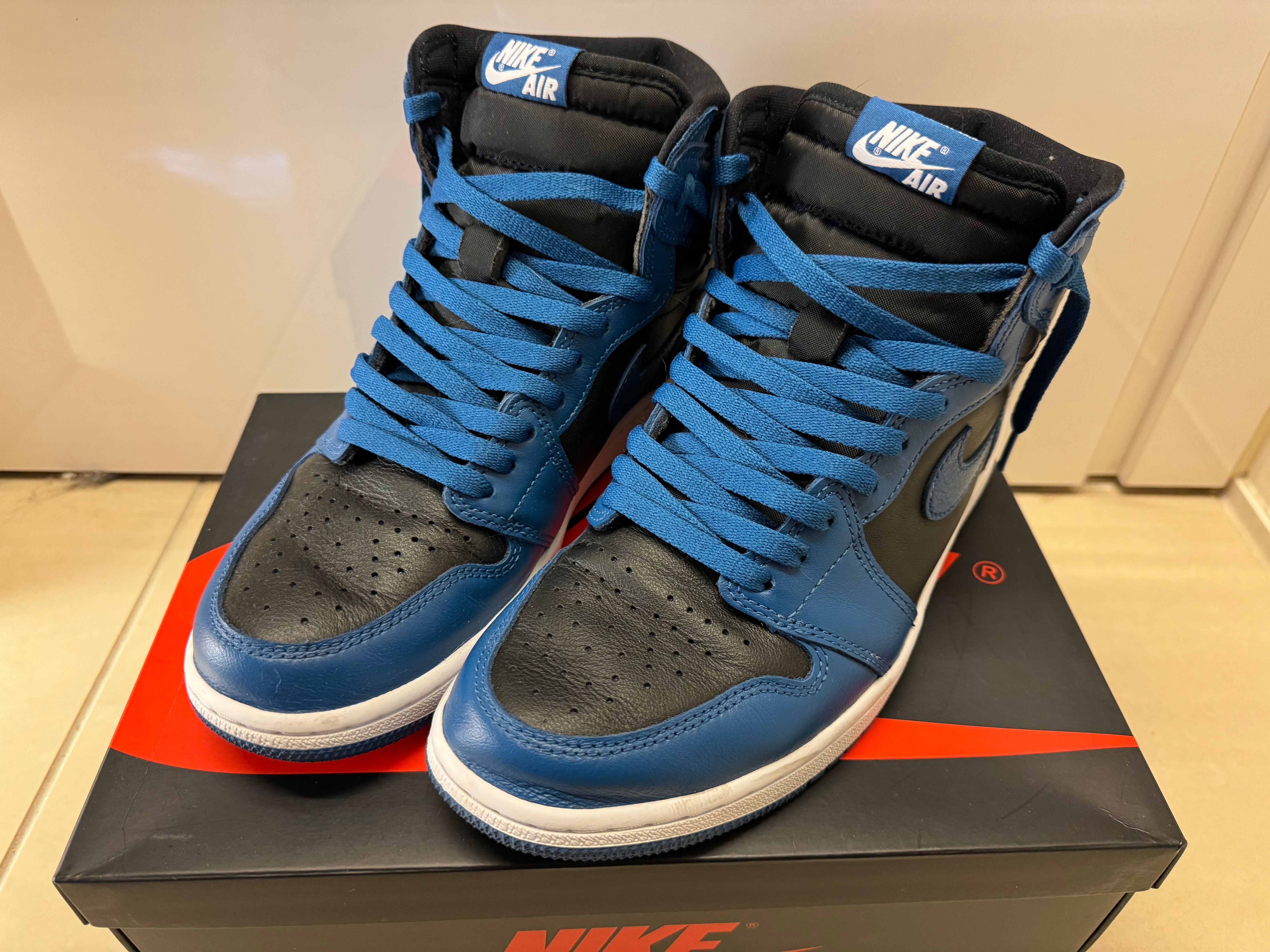 Nike Air Jordan 1 Retro High OG "Dark Marina Blue"