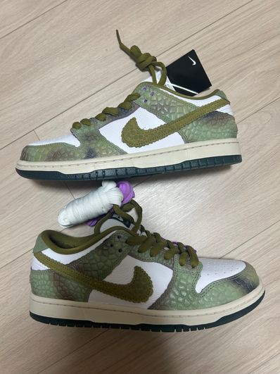 Alexis Sablone × Nike SB Dunk Low Pro "White and Pacific Moss"
