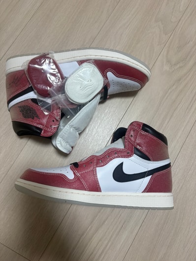 Trophy Room × Nike Air Jordan 1 Retro High "Chicago" (Friends and Family) (Blue Laces)