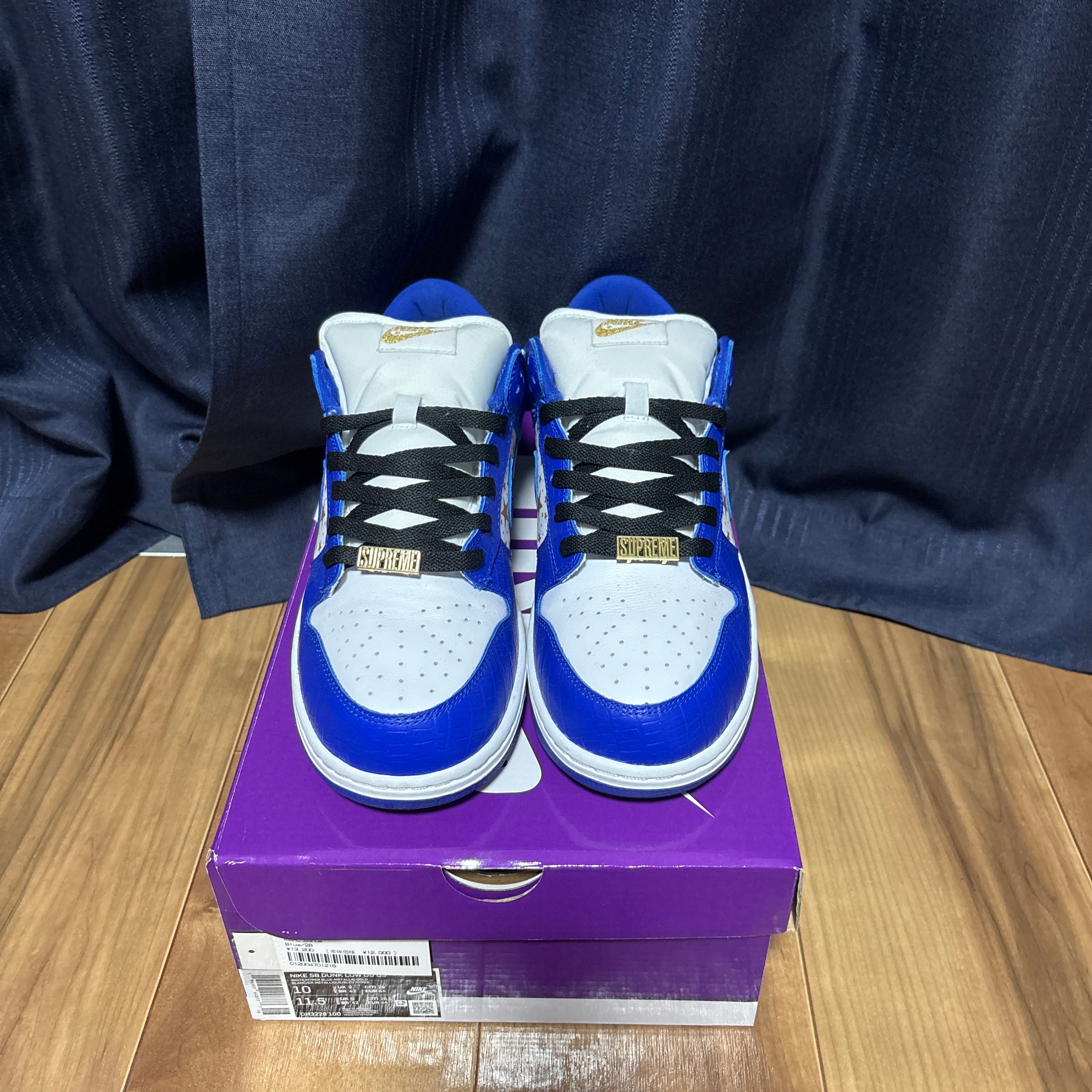 Supreme × Nike SB Dunk Low OG QS Gold Stars "White/Hyper Blue"