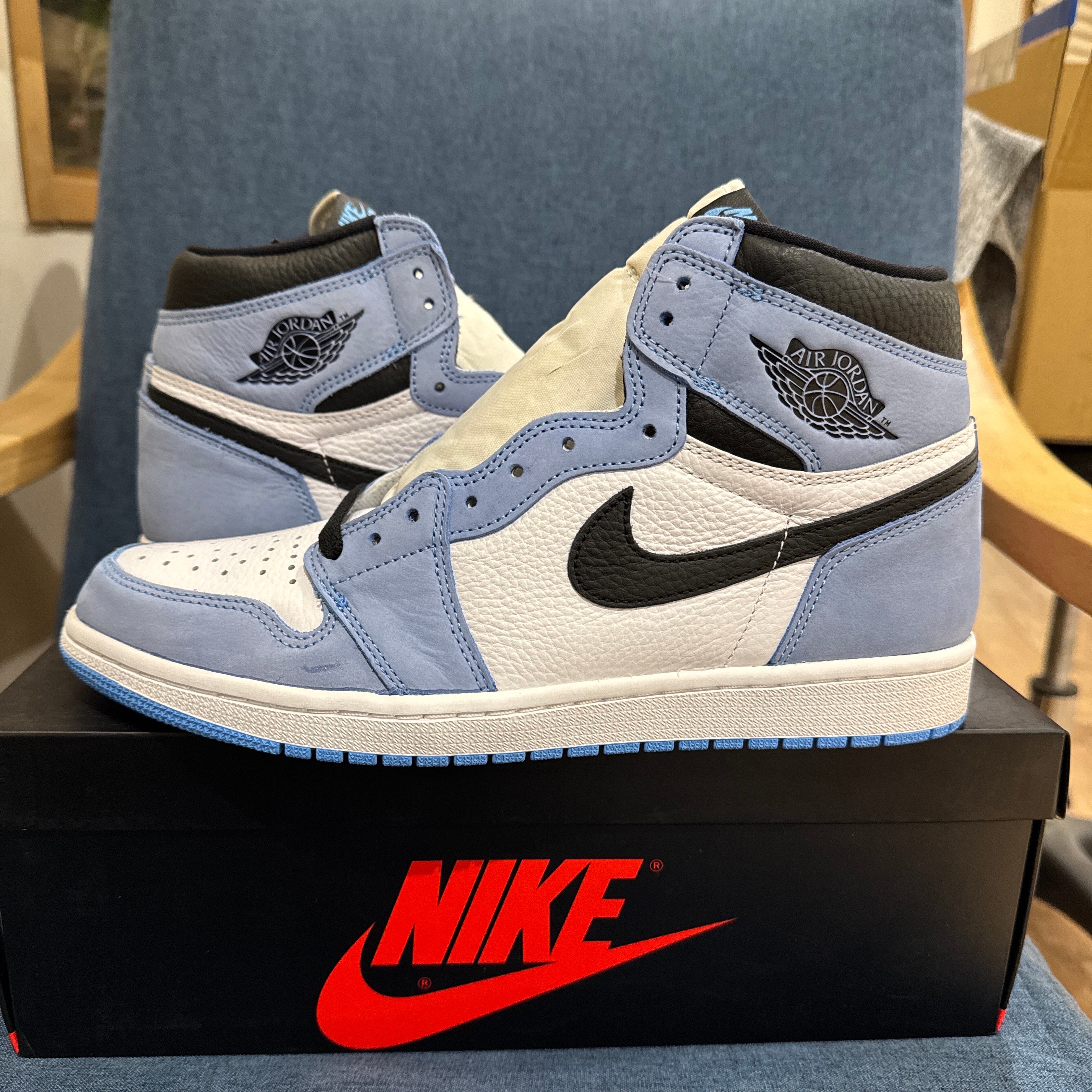 Nike Air Jordan 1 High OG "University Blue"