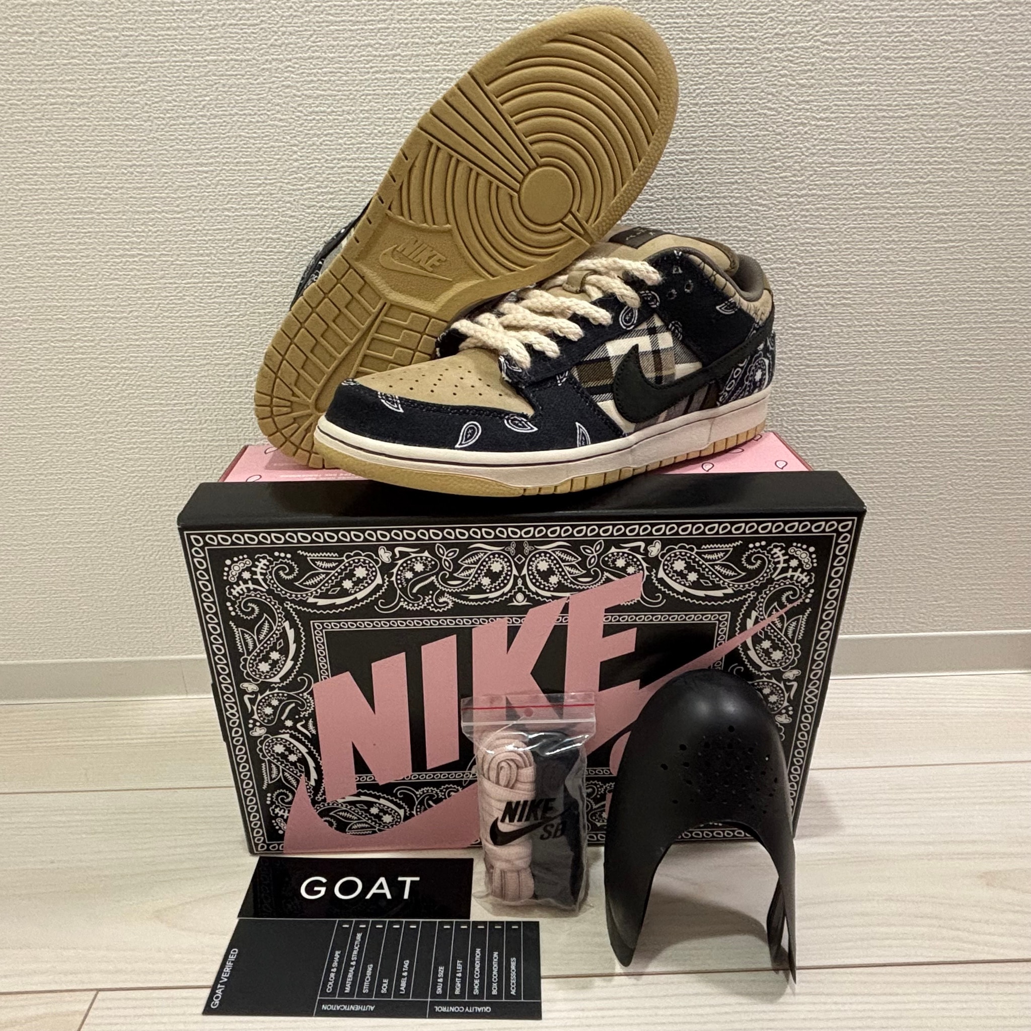 Travis Scott × Nike SB Dunk Low "Black/Parachute Beige"
