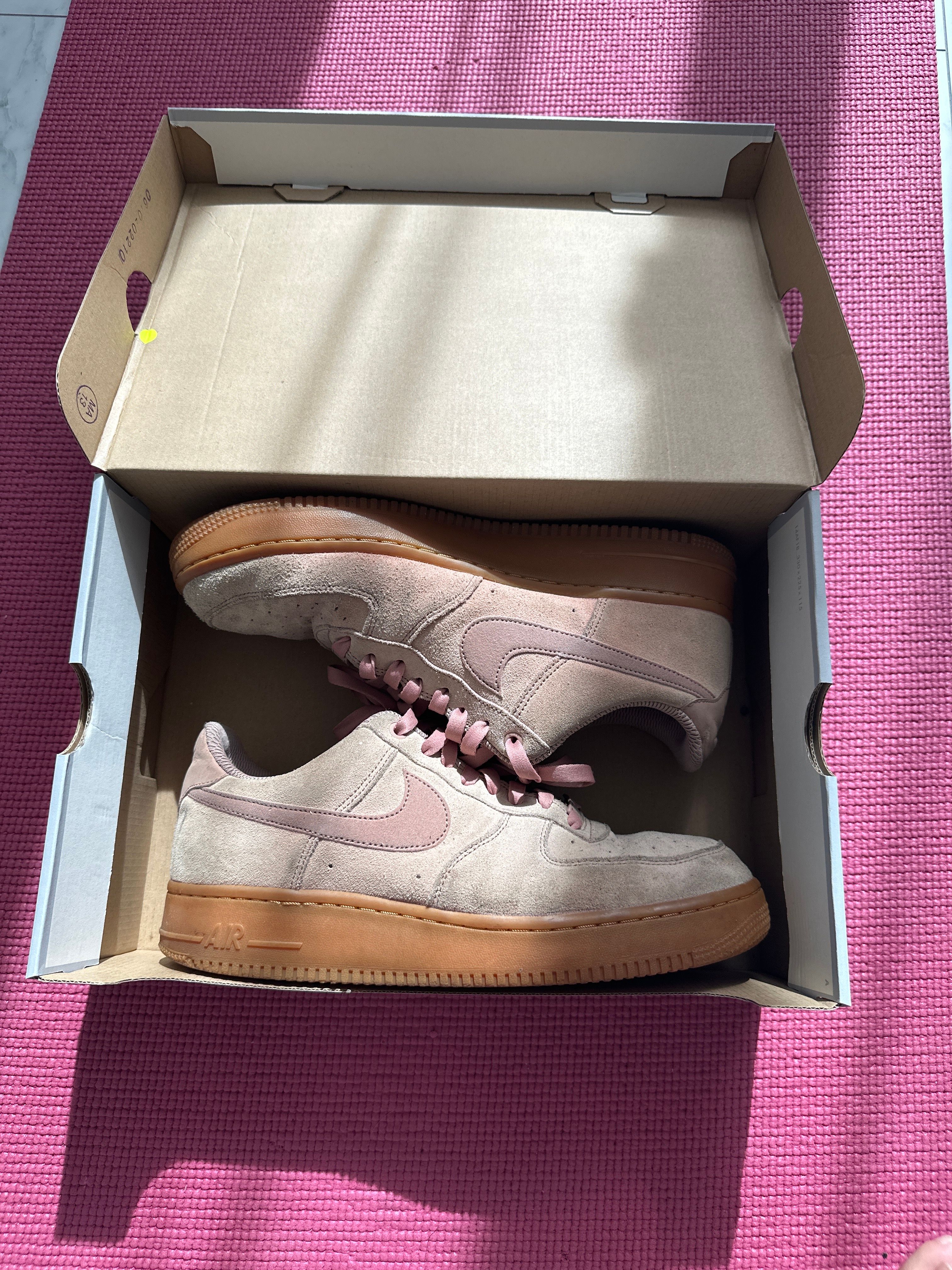 NIKE AIR FORCE 1 LOW PARTICLE PINK GUM