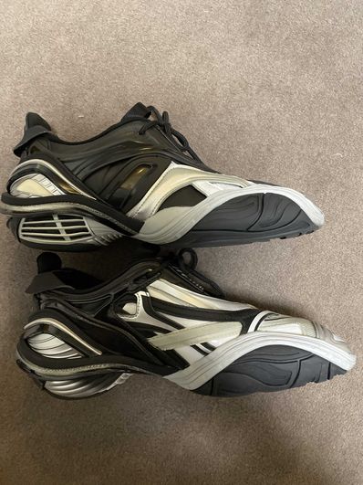 BALENCIAGA Triple S "Black/Red"