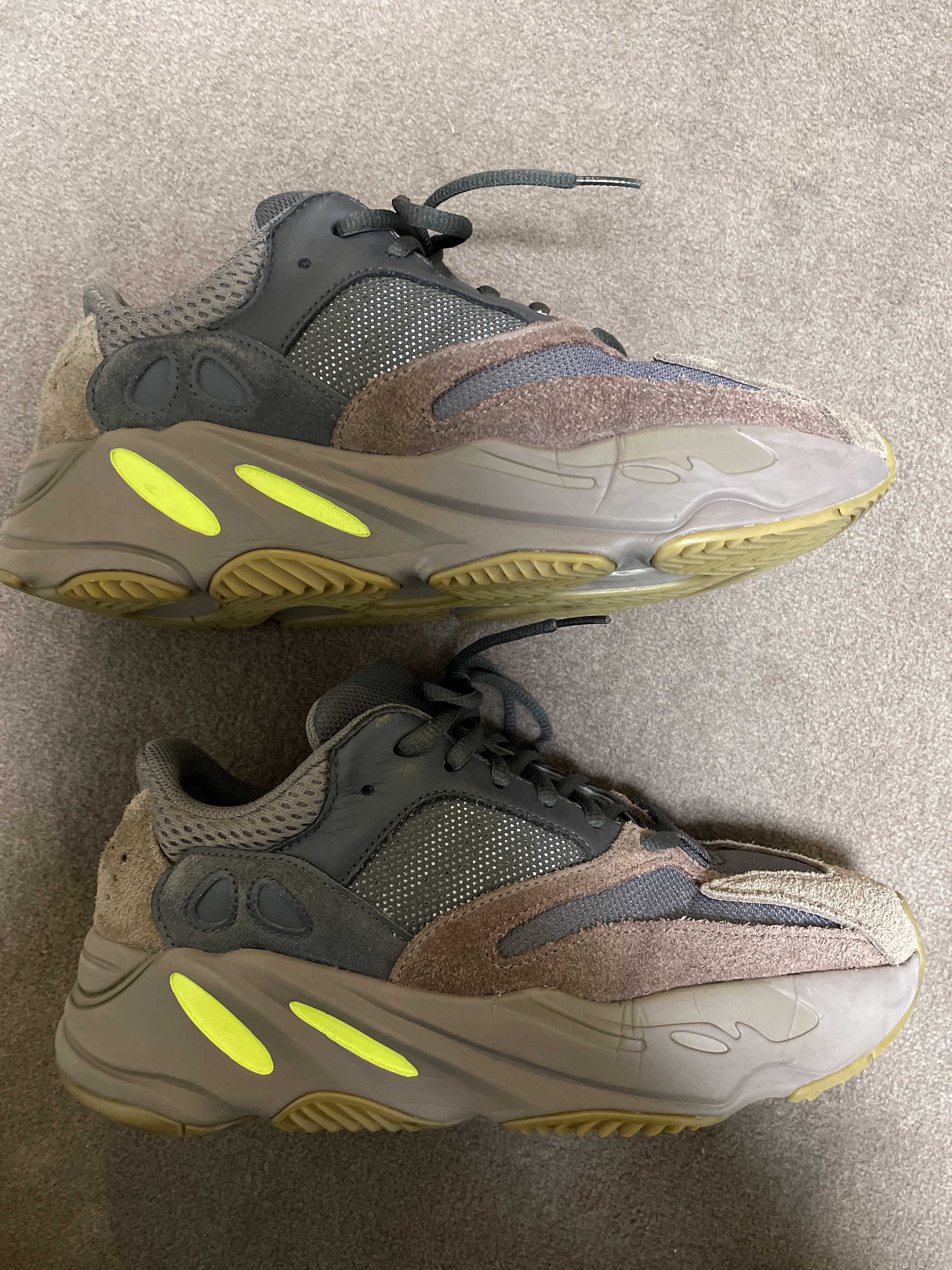 YEEZY BOOST 700 WAVE RUNNER DARK GREY