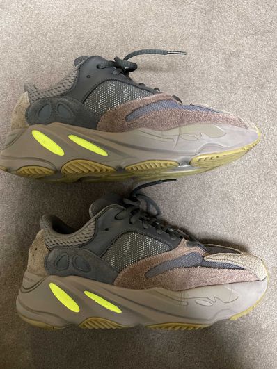 YEEZY BOOST 700 WAVE RUNNER DARK GREY