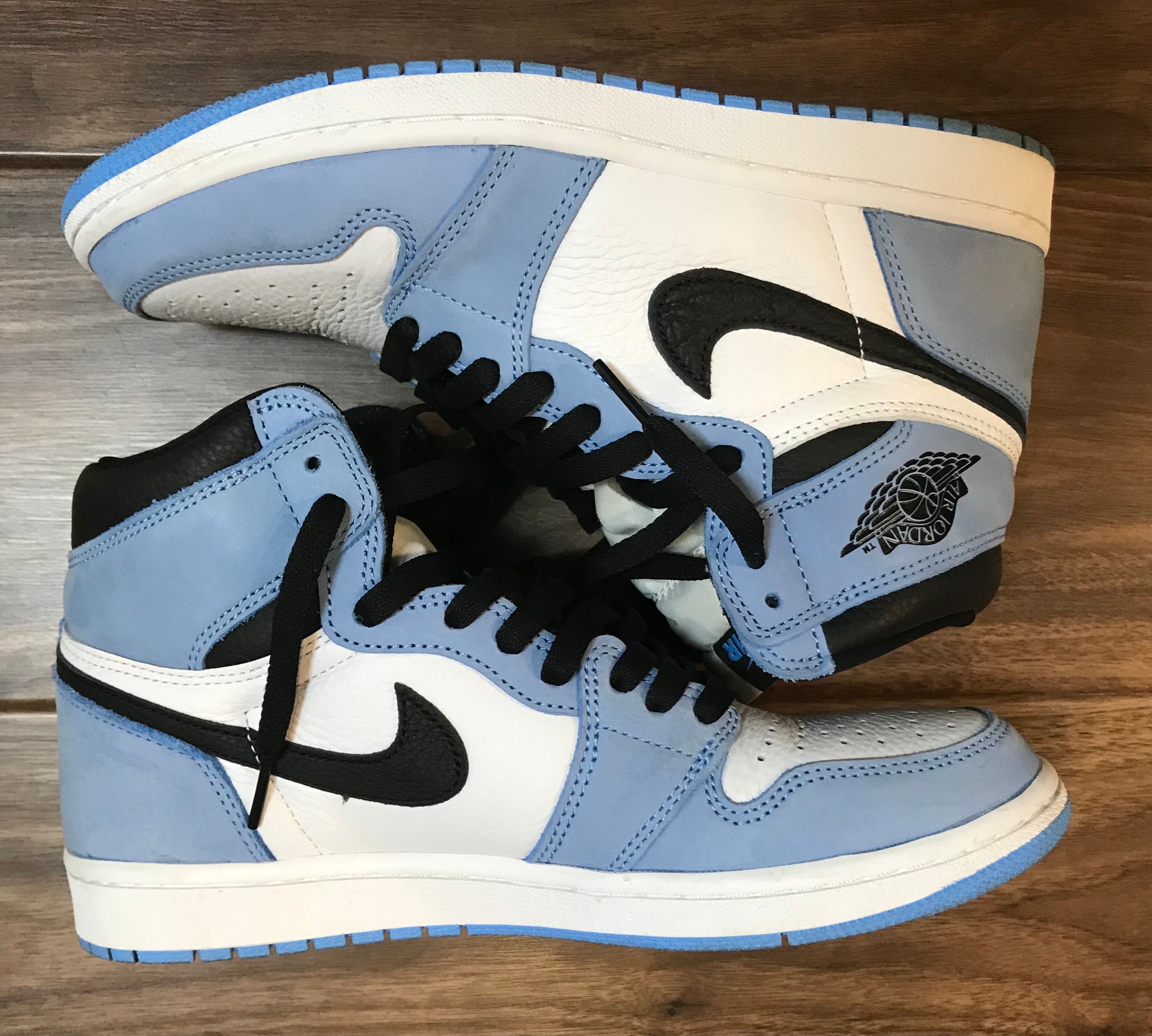 Nike Air Jordan 1 High OG "University Blue"