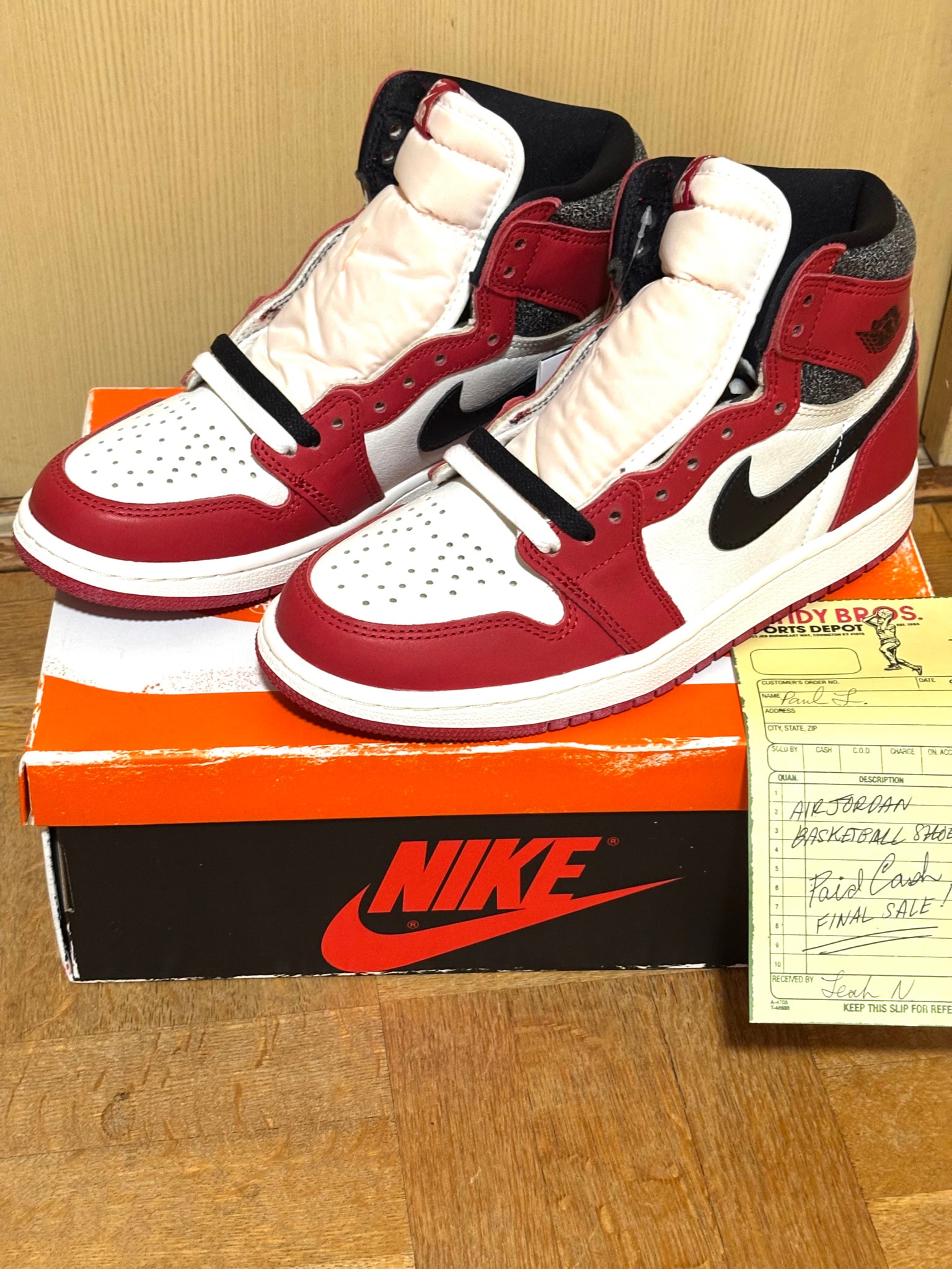 Nike Air Jordan 1 High OG "Lost & Found/Chicago"