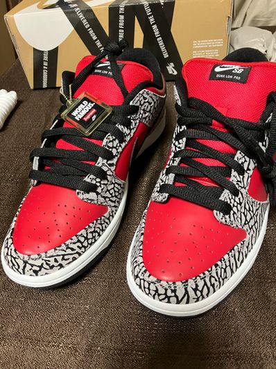 Supreme × Nike SB Dunk Low "Red Cement"(2012)