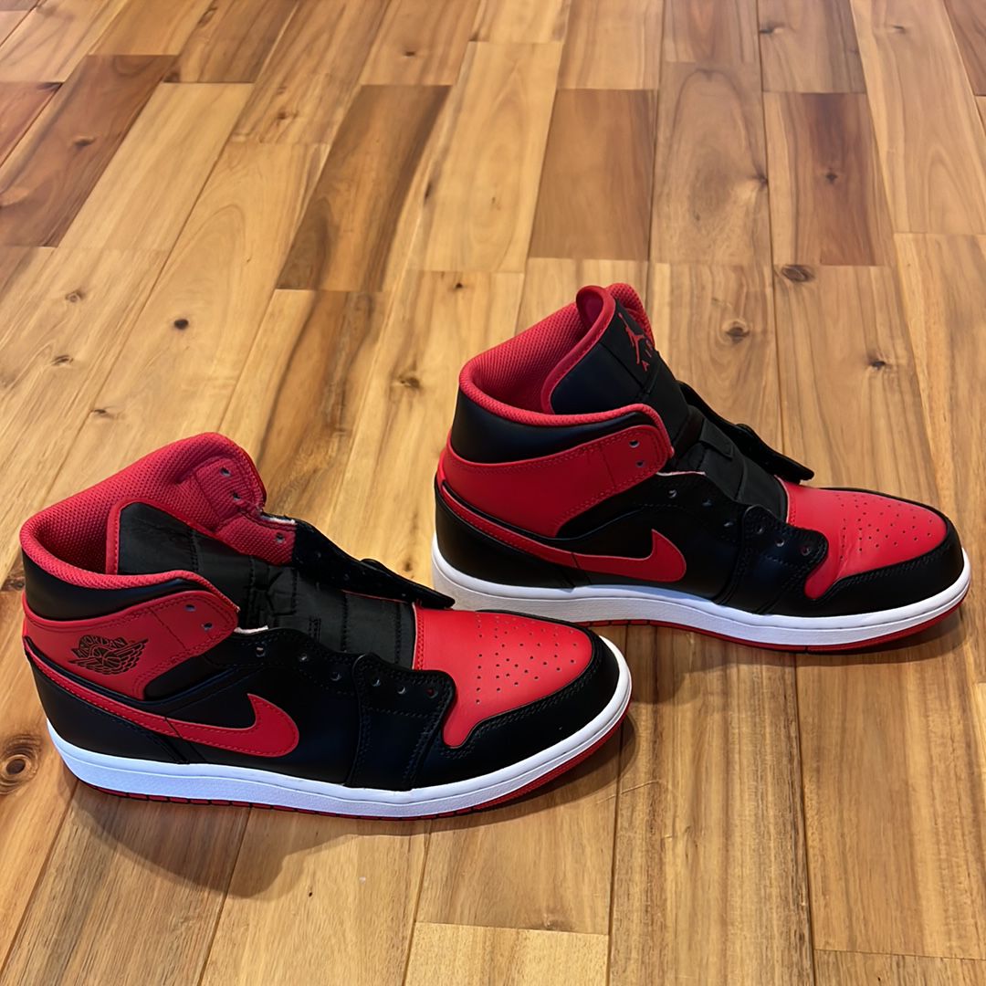 Nike Air Jordan 1 Mid "Bred Toe"