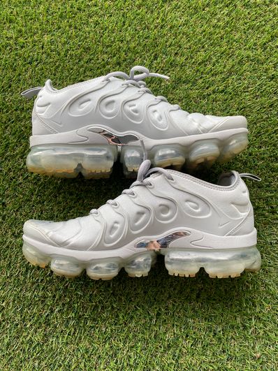 Nike Air Vapormax Plus "Wolf Grey"