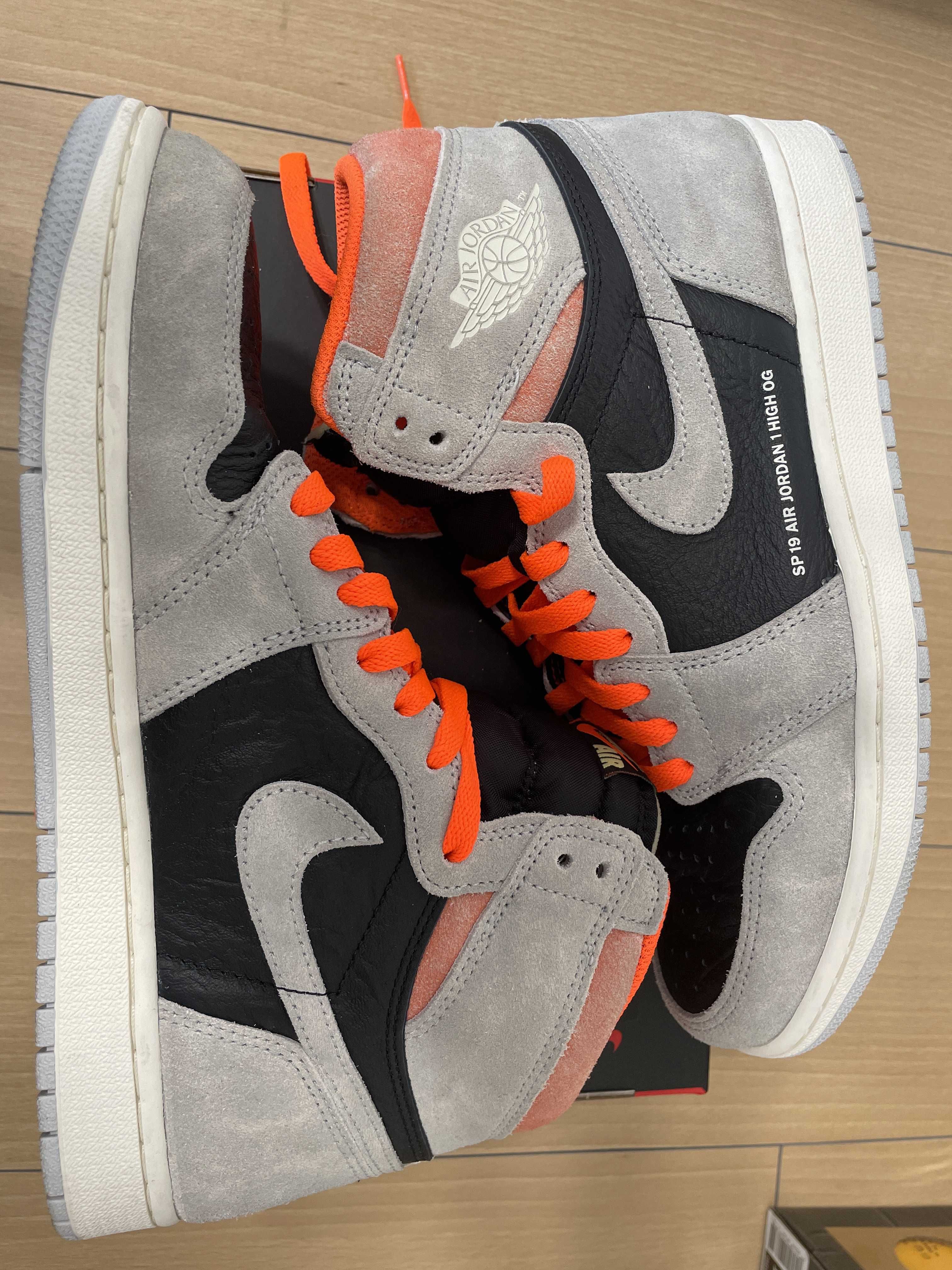 Nike Air Jordan 1 RETRO High OG "Hyper Crimson"