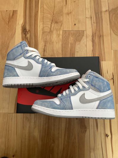 Nike GS Air Jordan 1 High OG "Hyper Royal"