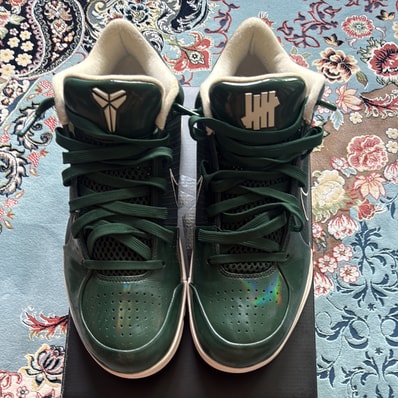 UNDEFEATED × Nike Kobe 4 Protro "Milwaukee Bucks"