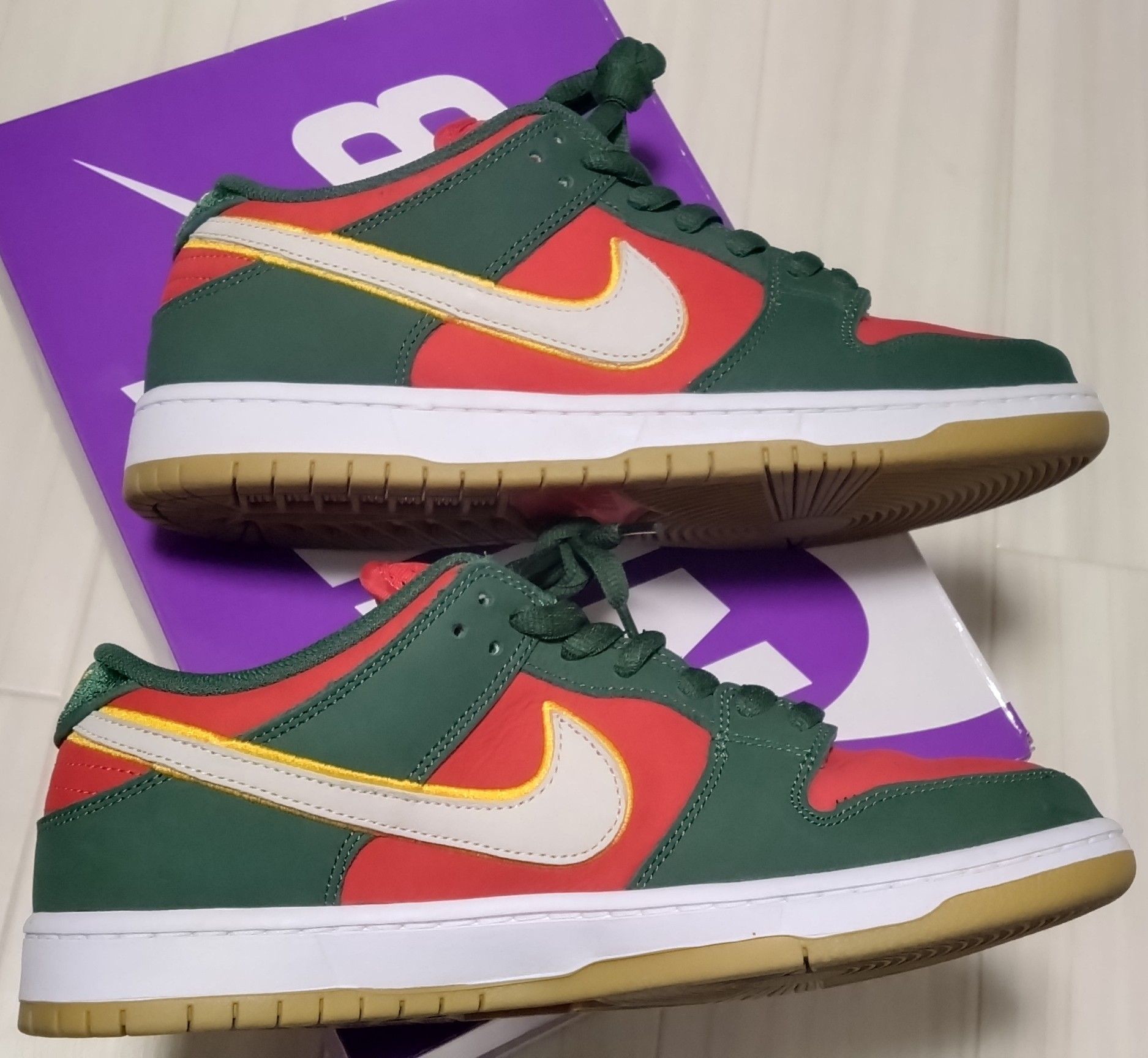 Nike SB Dunk Low PRM "Seattle Supersonics/Fir and Fire Red"