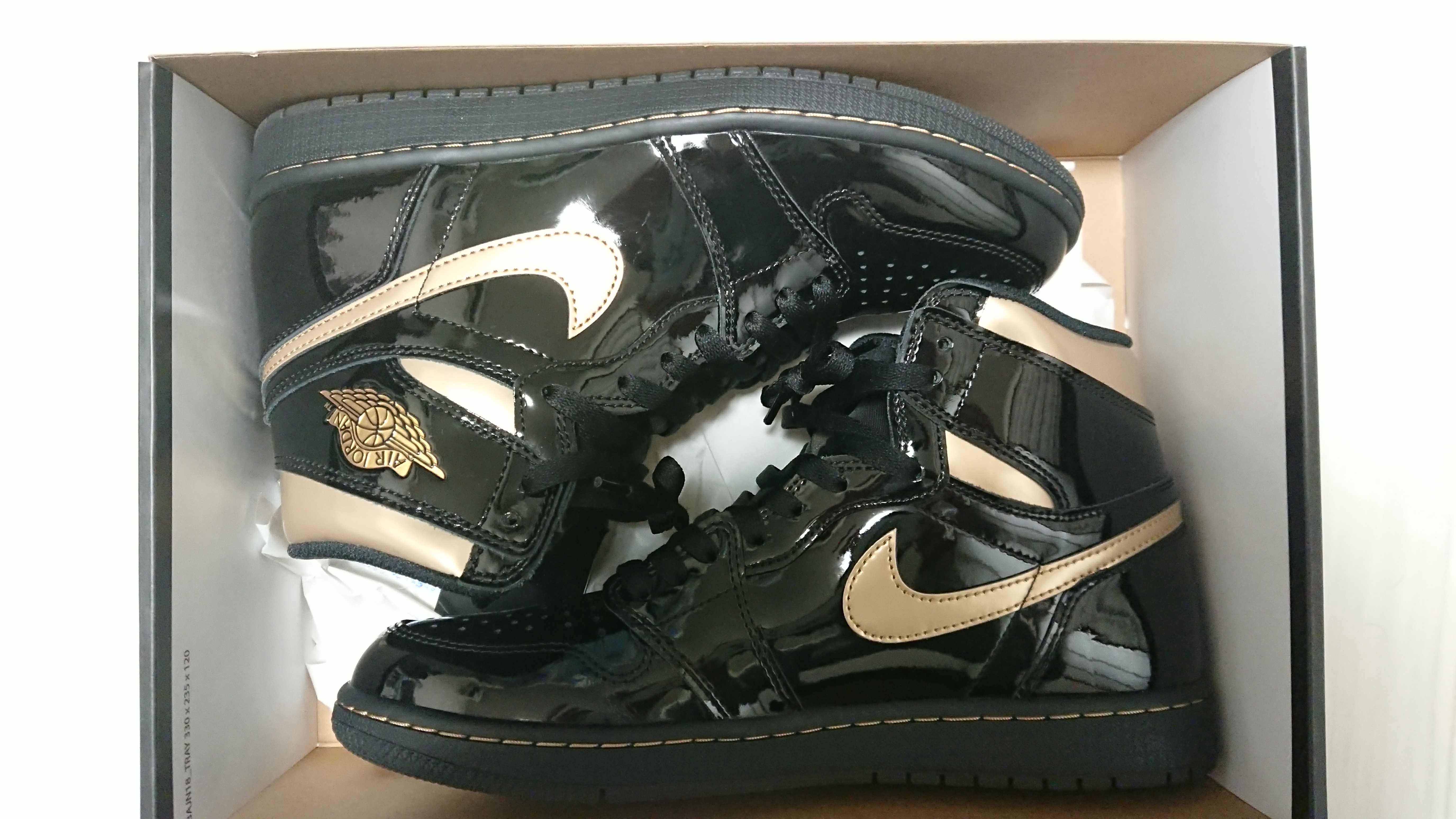 Nike Air Jordan 1 High OG "Black-Metalic Gold"