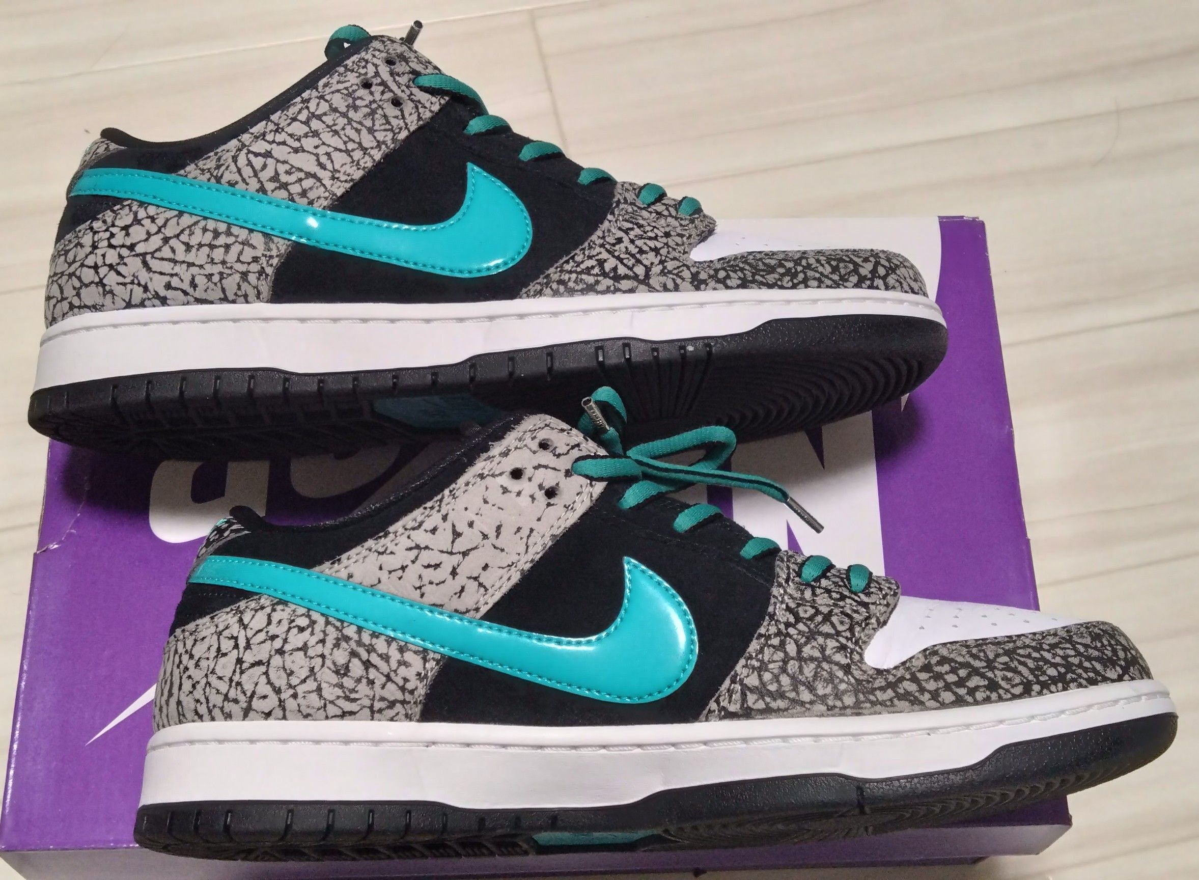 Nike SB Dunk Low "Elephant/Safari"