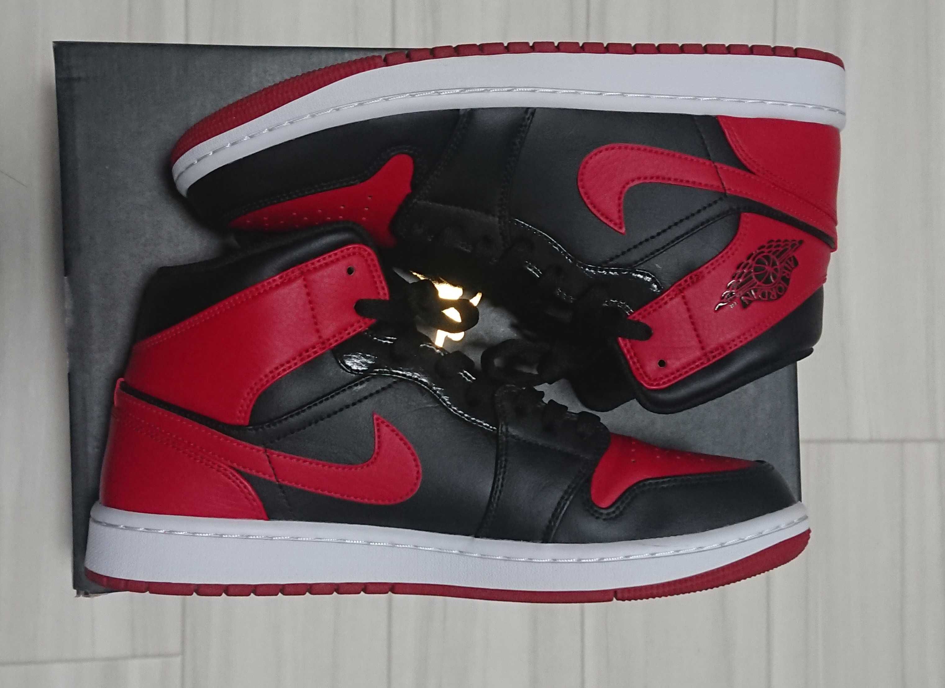 Nike Air Jordan 1 Mid "Bred"