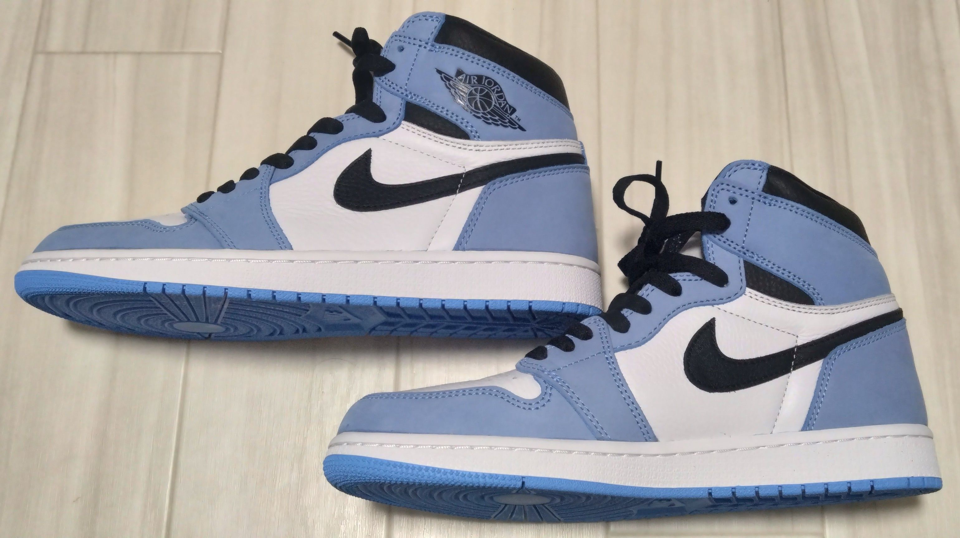 Nike Air Jordan 1 High OG "University Blue"