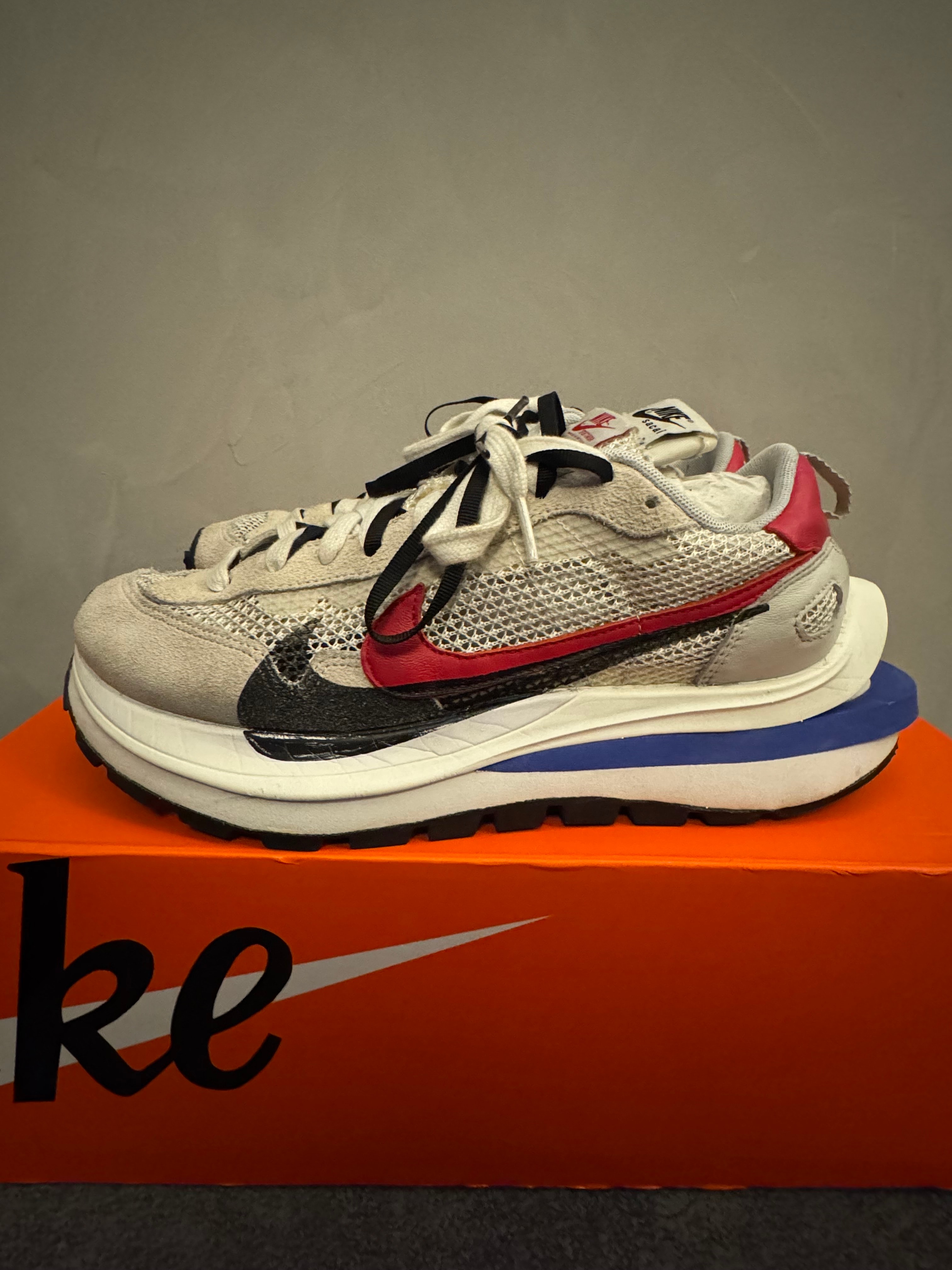 sacai × Nike Vapor Waffle "Royal Fuchsia"