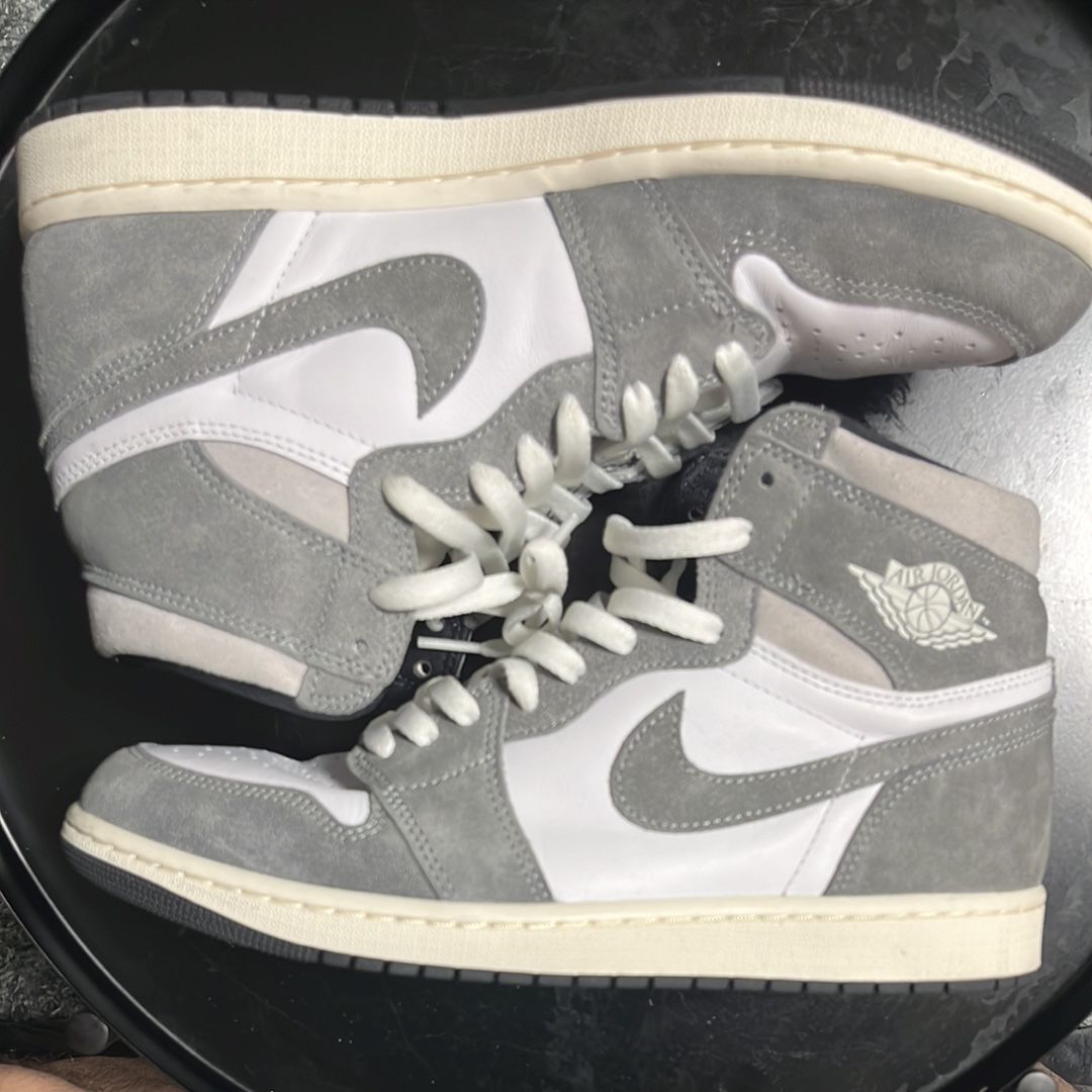 Nike Air Jordan 1 Retro High OG "Black and Smoke Grey"