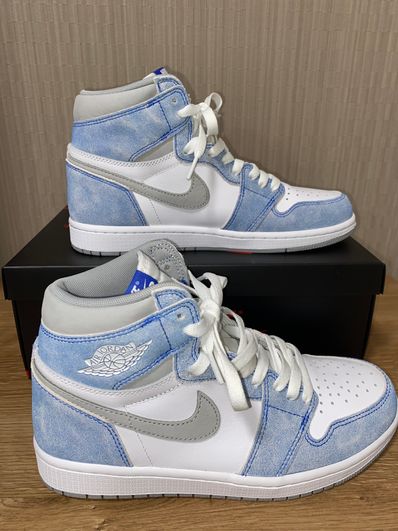 Nike Air Jordan 1 High OG "Hyper Royal"